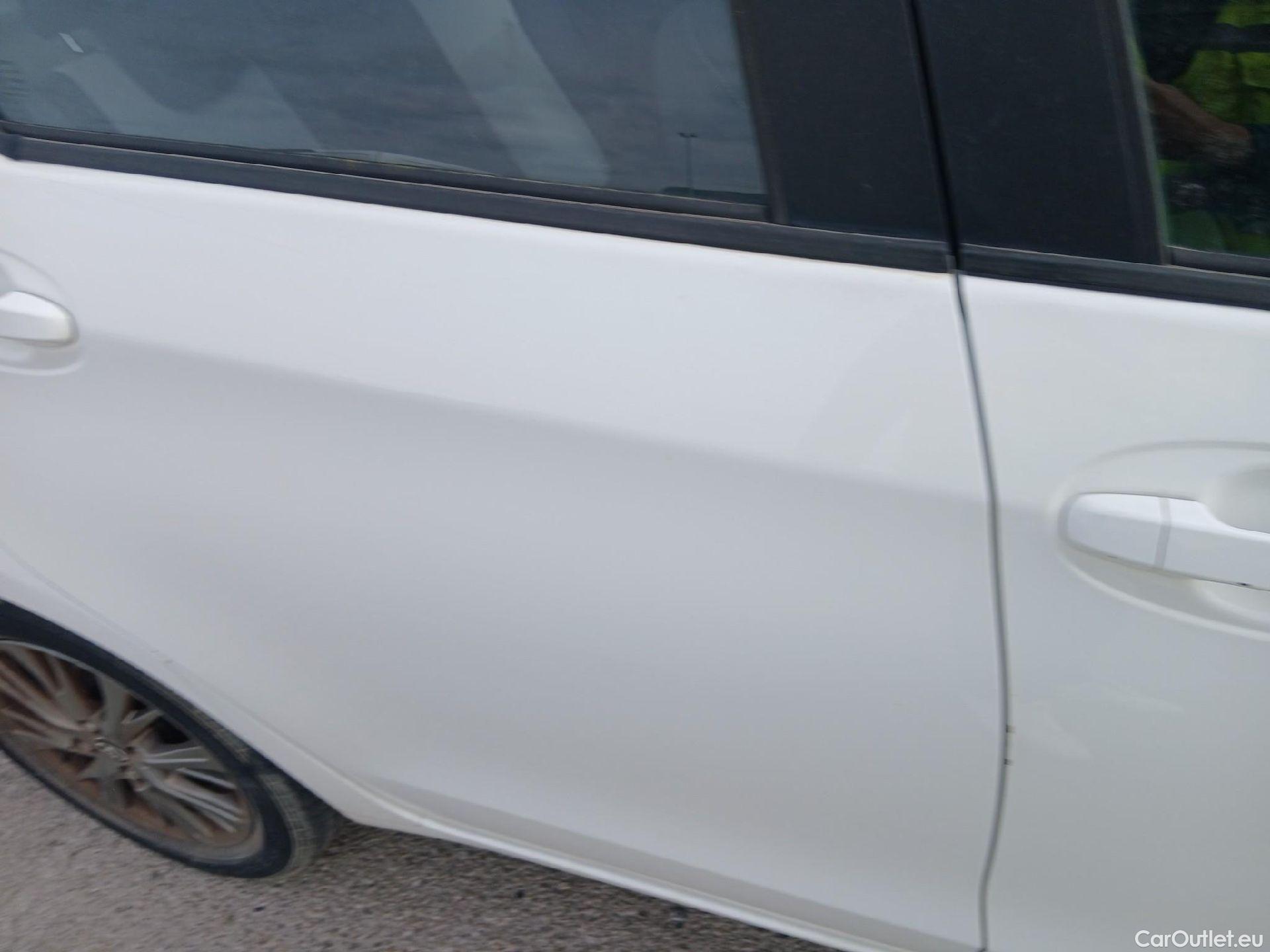  Toyota  Yaris TOYOTA  / 2017 / 5P / berlina con portón 1.5 Hybrid Active #19