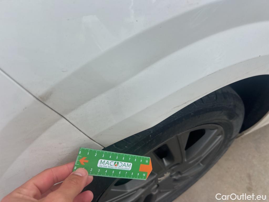  Peugeot  208 PEUGEOT  / 2019 / 5P / berlina con portón BlueHDi 73kW (100CV) Active Pack (AC) #4