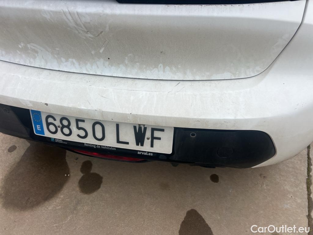  Peugeot  208 PEUGEOT  / 2019 / 5P / berlina con portón BlueHDi 73kW (100CV) Active Pack (AC) #24