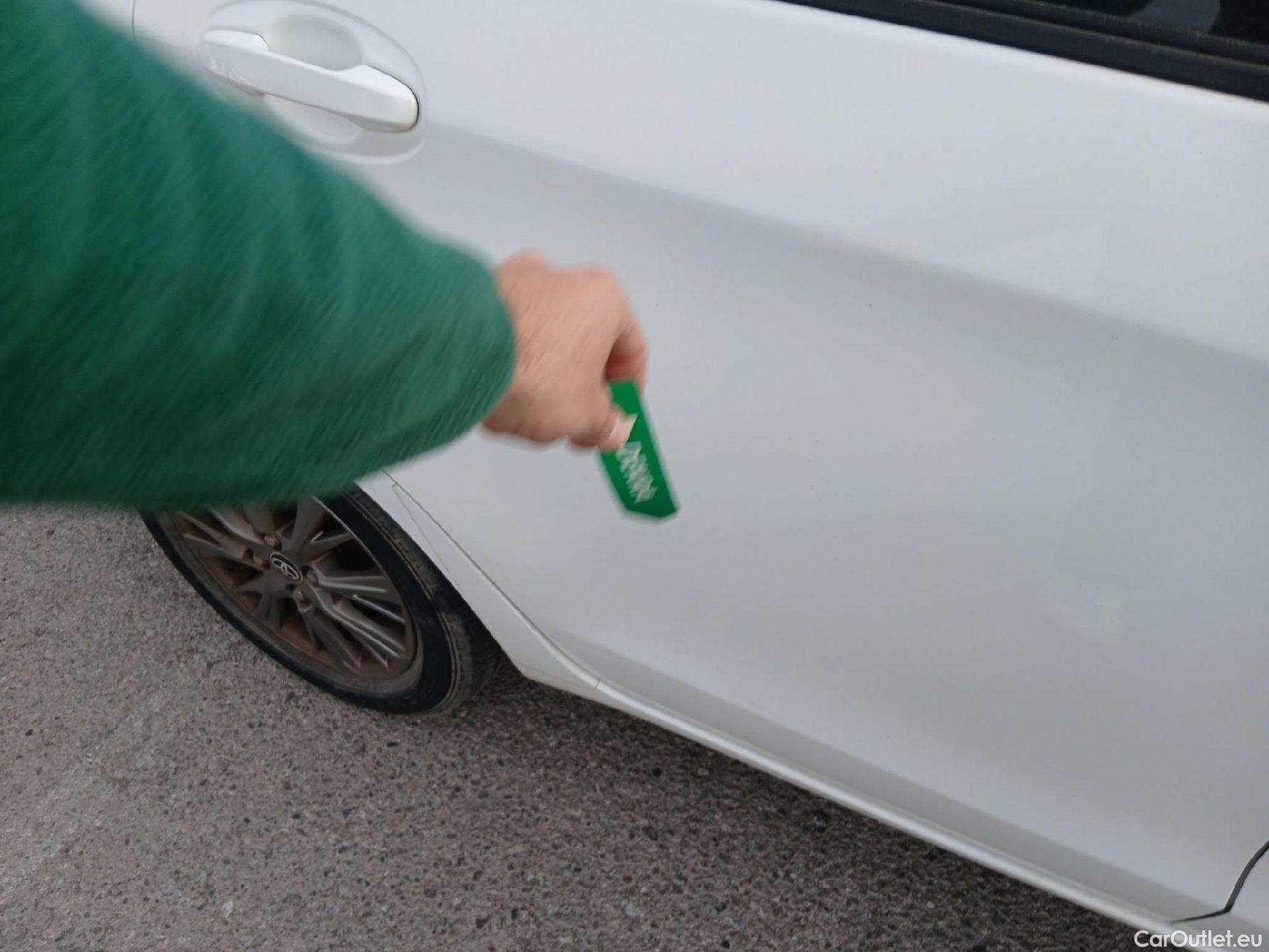  Toyota  Yaris TOYOTA  / 2017 / 5P / berlina con portón 1.5 Hybrid Active #22