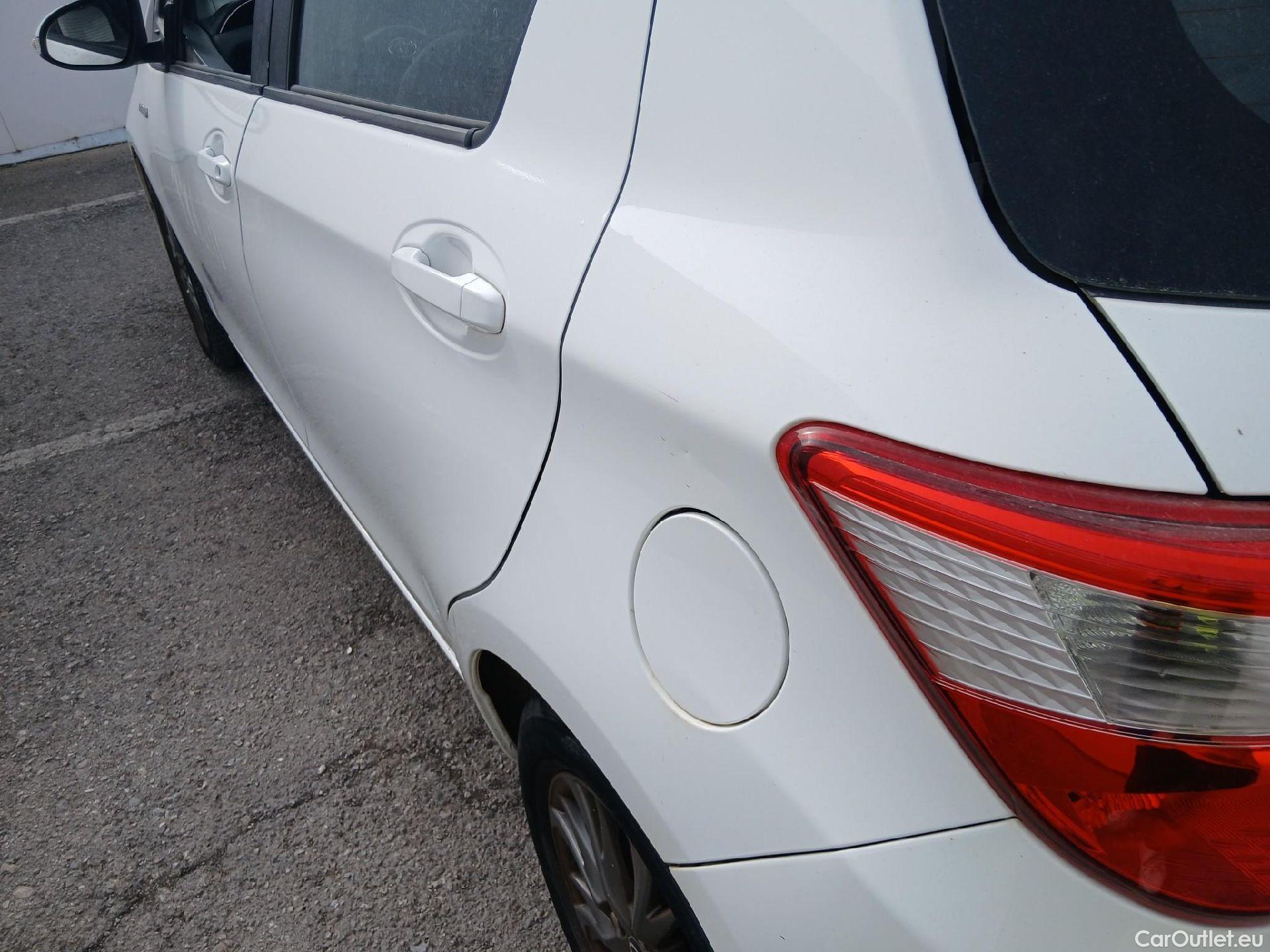  Toyota  Yaris TOYOTA  / 2017 / 5P / berlina con portón 1.5 Hybrid Active #10