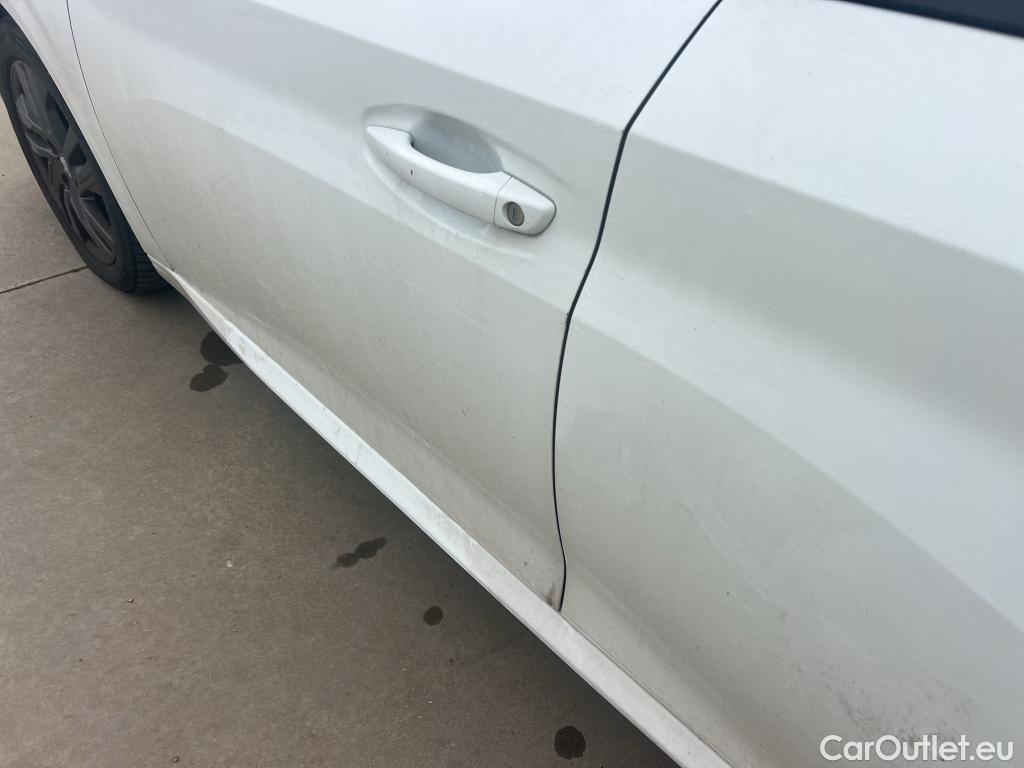  Peugeot  208 PEUGEOT  / 2019 / 5P / berlina con portón BlueHDi 73kW (100CV) Active Pack (AC) #20