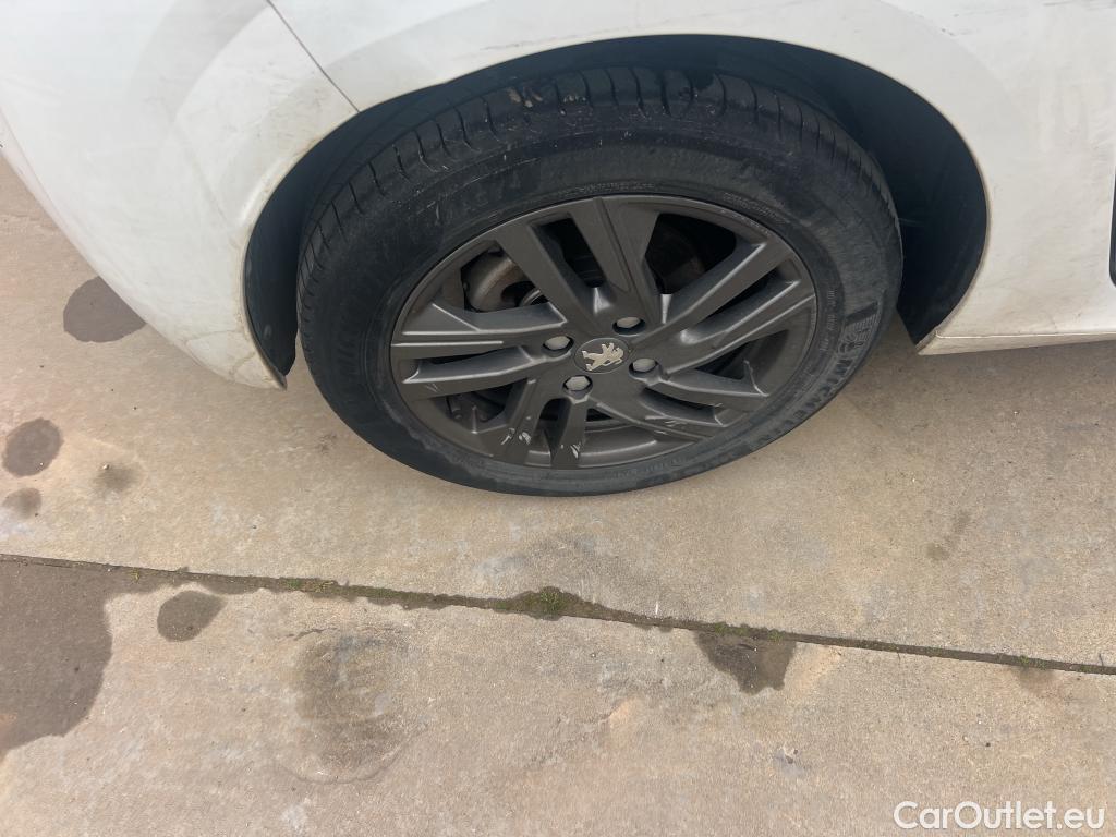  Peugeot  208 PEUGEOT  / 2019 / 5P / berlina con portón BlueHDi 73kW (100CV) Active Pack (AC) #18