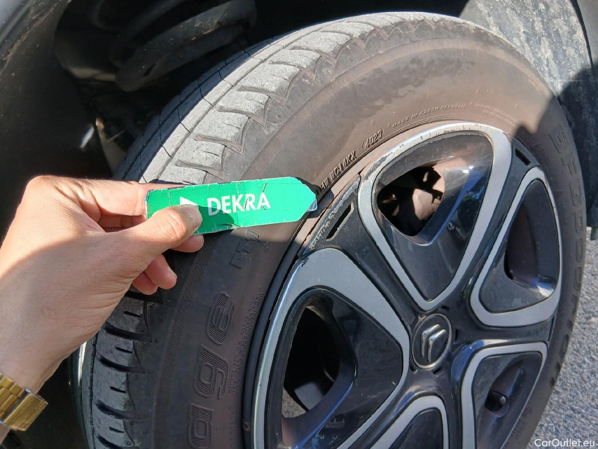  Citroen  C4 Cactus CITROEN  / 2018 / 5P / berlina con portón BlueHDi 100 S&S Feel #40