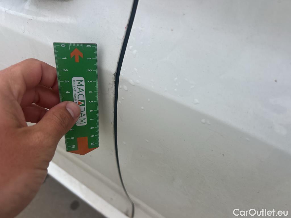  Peugeot  208 PEUGEOT  / 2019 / 5P / berlina con portón BlueHDi 73kW (100CV) Active Pack (AC) #21