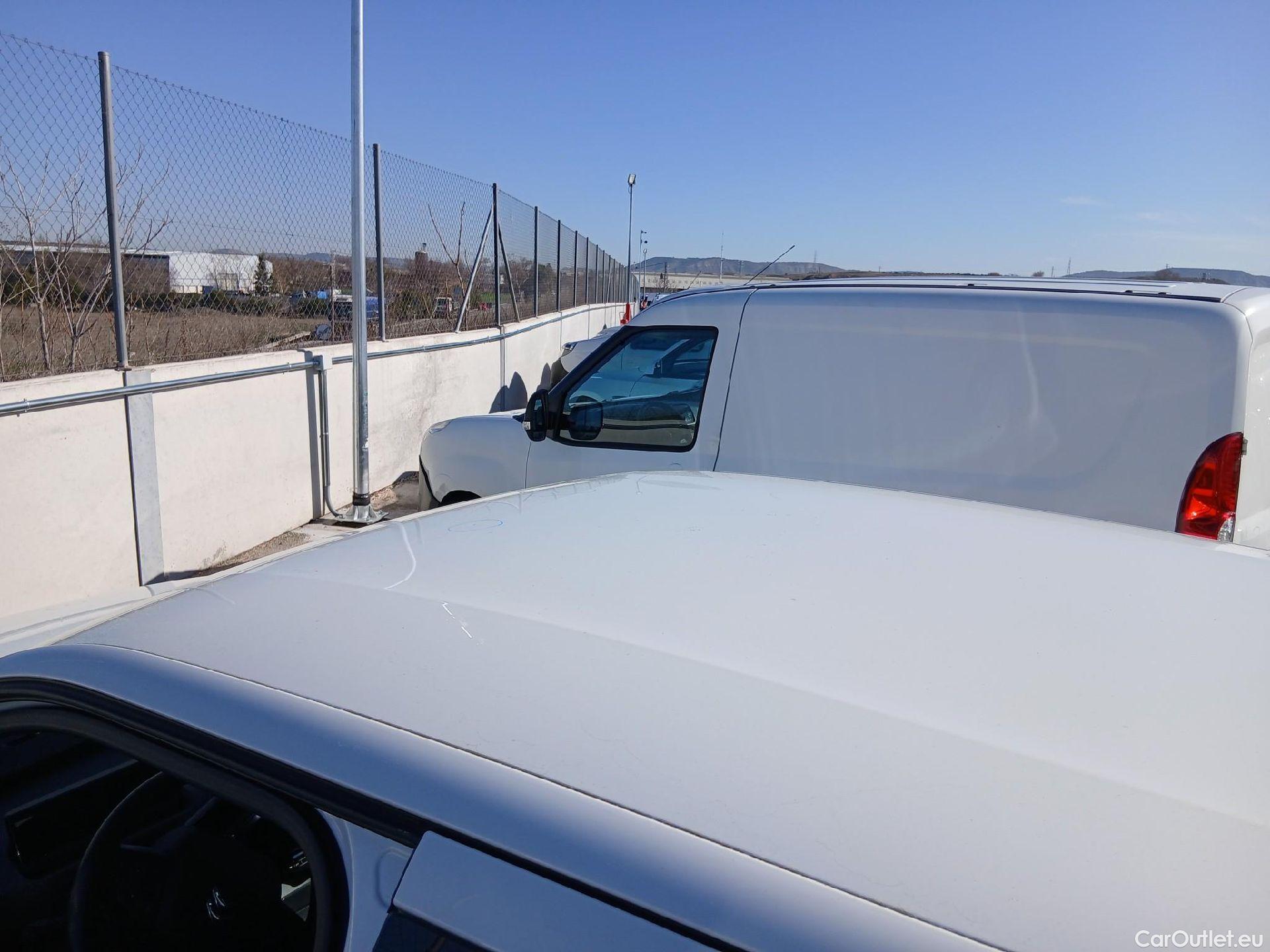  Citroen  C4 Cactus CITROEN  / 2018 / 5P / berlina con portón BlueHDi 100 S&S Feel #19