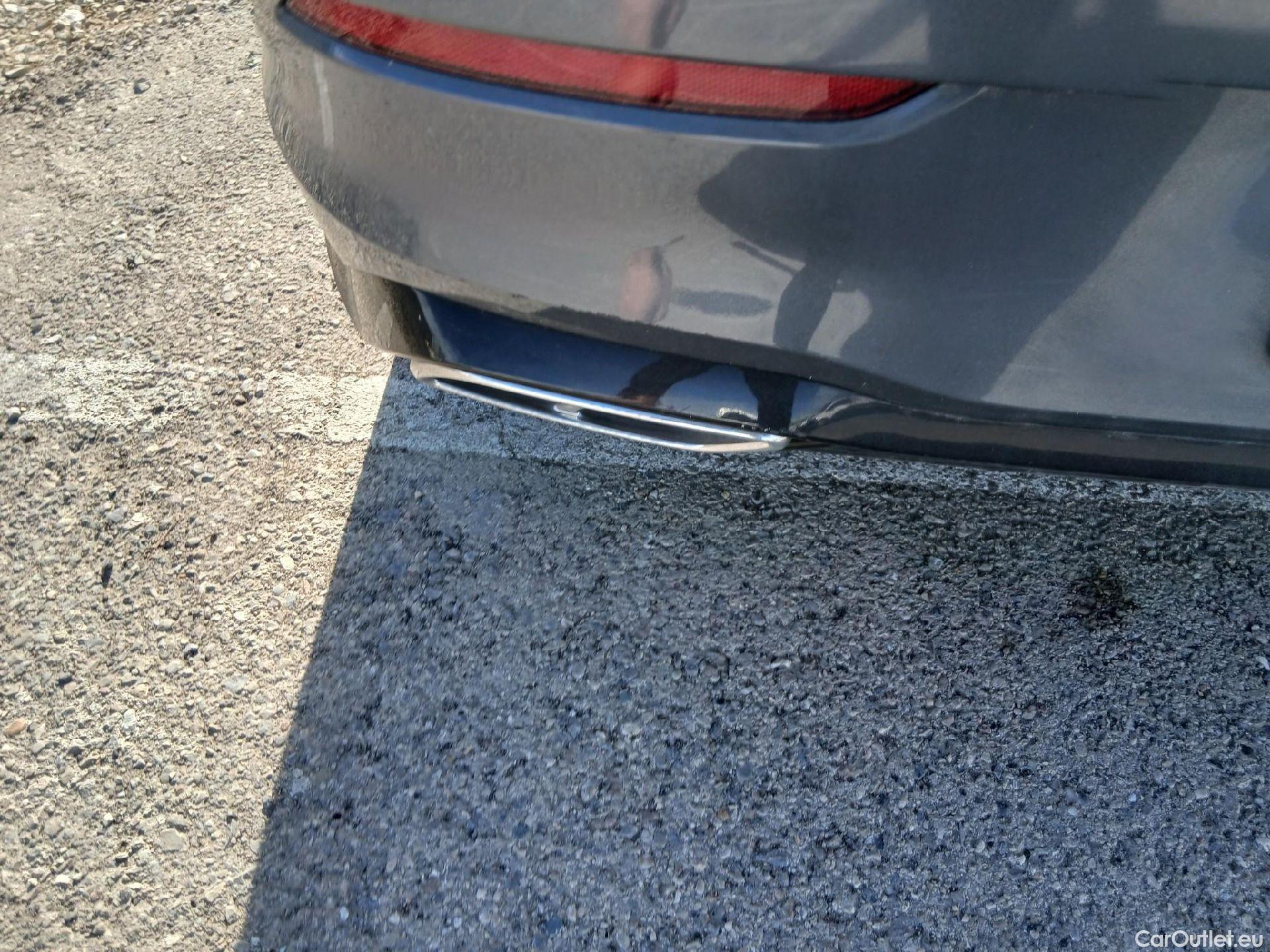  Volkswagen  Golf  VOLKSWAGEN / 2020 / 5P / berlina con portón R-Line 1.5 TSI 110kW (150CV) #3