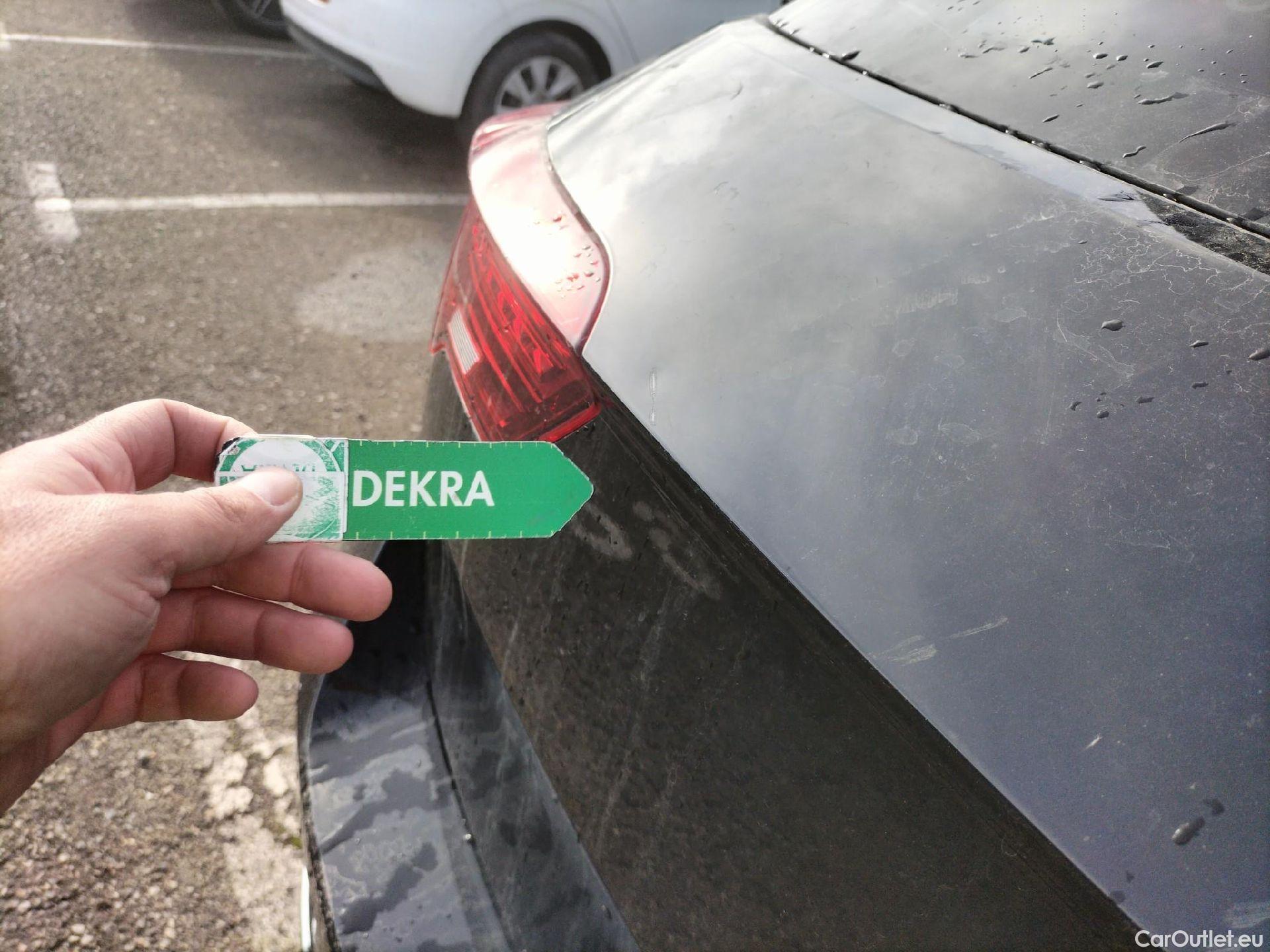  Volkswagen  T-ROC VOLKSWAGEN  / 2017 / 5P / todoterreno Advance R-Line 1.0 TSI 81kW (110CV) #27