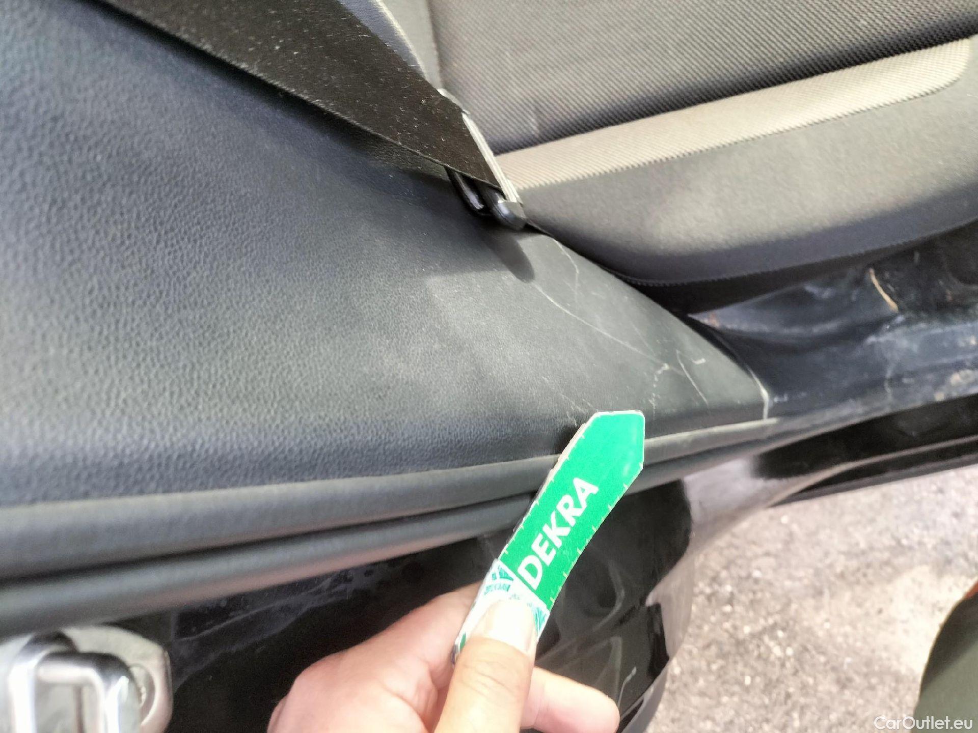  Volkswagen  T-ROC VOLKSWAGEN  / 2017 / 5P / todoterreno Advance R-Line 1.0 TSI 81kW (110CV) #42