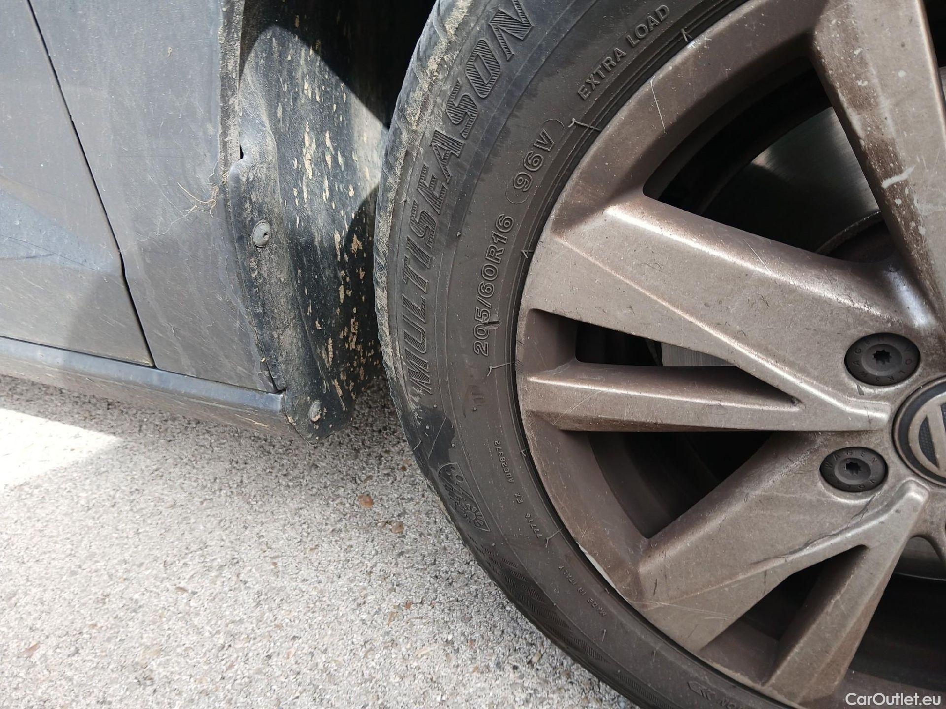  Volkswagen  Touran  Business BMT 2.0 TDI 115CV AT7 E6dT #7