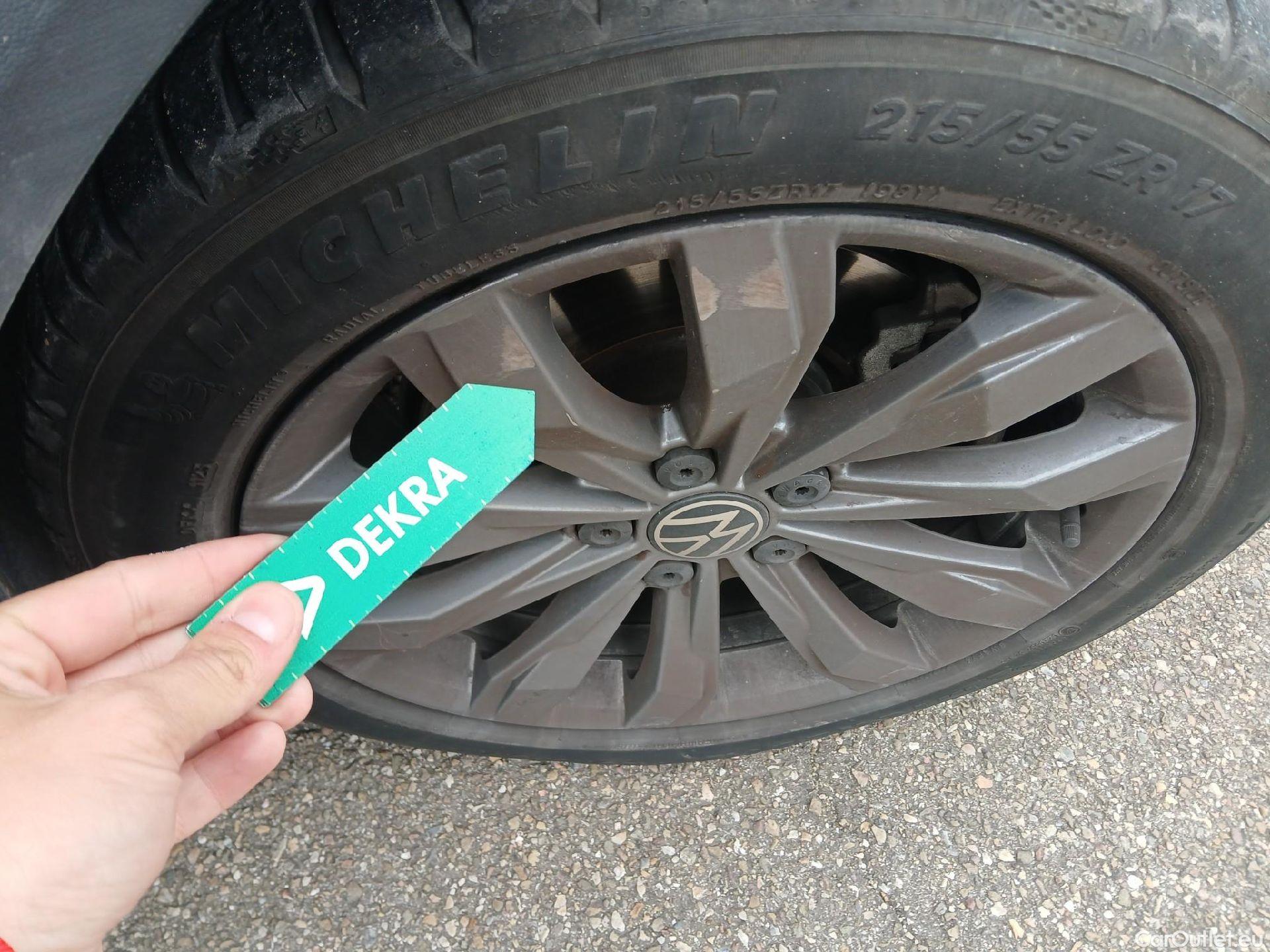  Volkswagen  T-ROC VOLKSWAGEN  / 2017 / 5P / todoterreno Sport 2.0 TDI 110kW (150CV) DSG #42