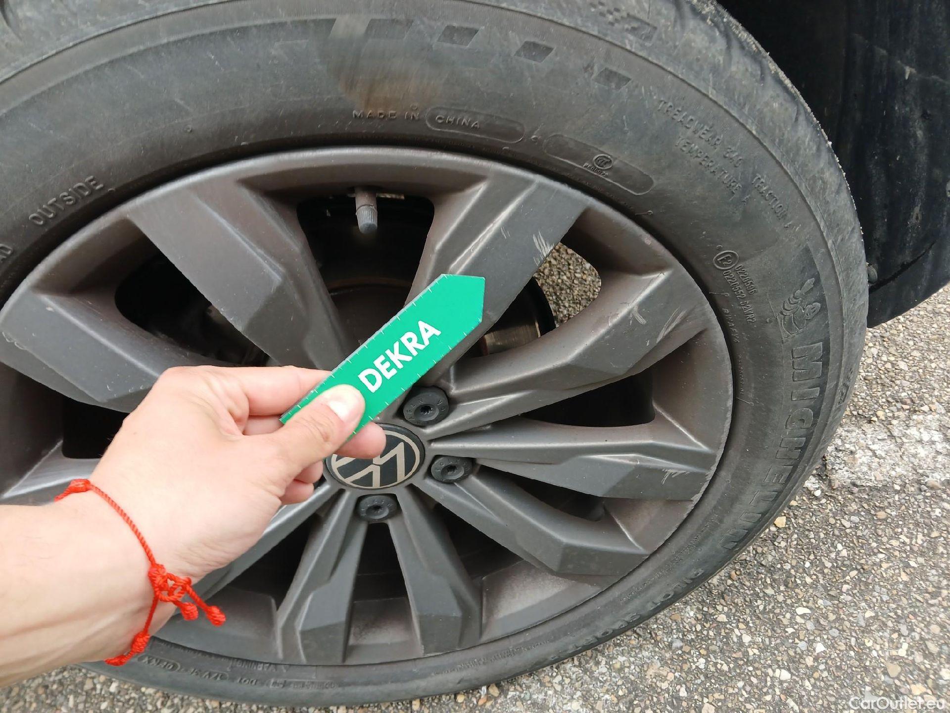  Volkswagen  T-ROC VOLKSWAGEN  / 2017 / 5P / todoterreno Sport 2.0 TDI 110kW (150CV) DSG #22