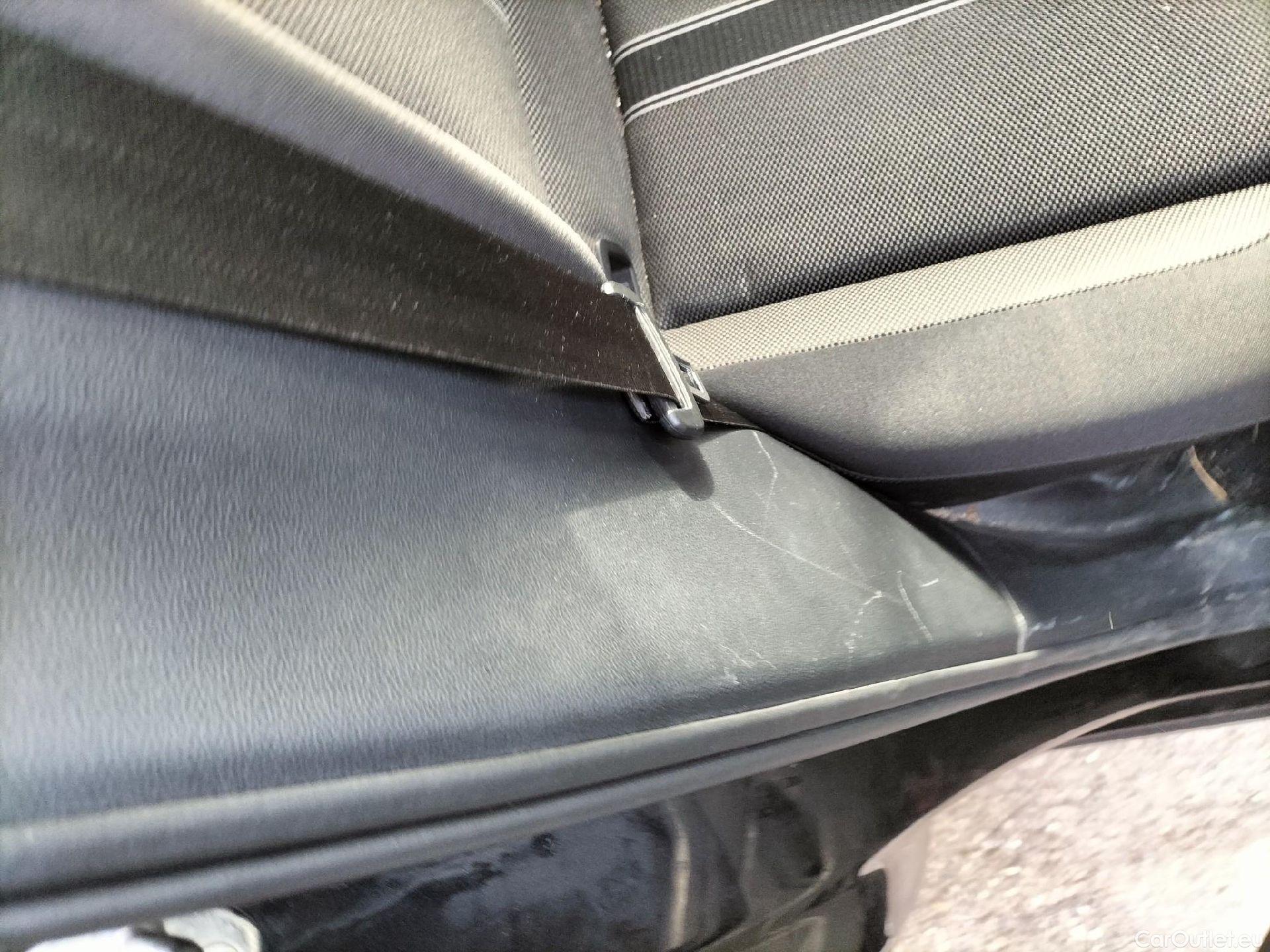  Volkswagen  T-ROC VOLKSWAGEN  / 2017 / 5P / todoterreno Advance R-Line 1.0 TSI 81kW (110CV) #41