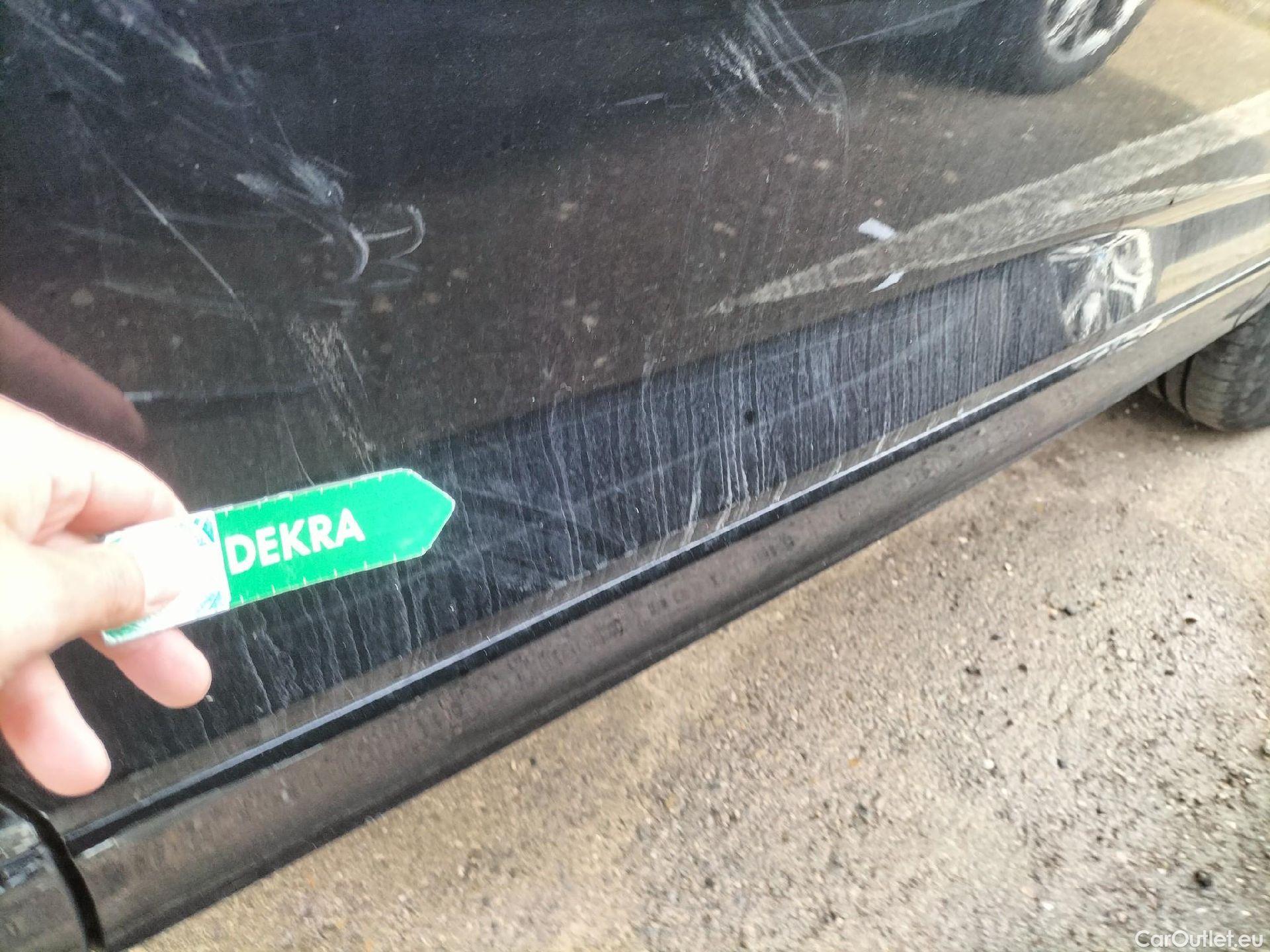  Volkswagen  T-ROC VOLKSWAGEN  / 2017 / 5P / todoterreno Advance R-Line 1.0 TSI 81kW (110CV) #44