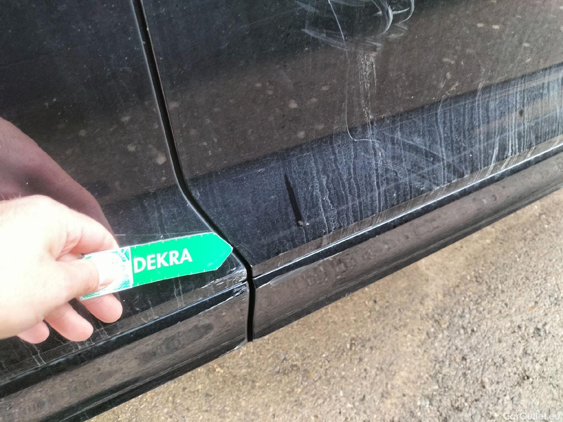  Volkswagen  T-ROC VOLKSWAGEN  / 2017 / 5P / todoterreno Advance R-Line 1.0 TSI 81kW (110CV) #43