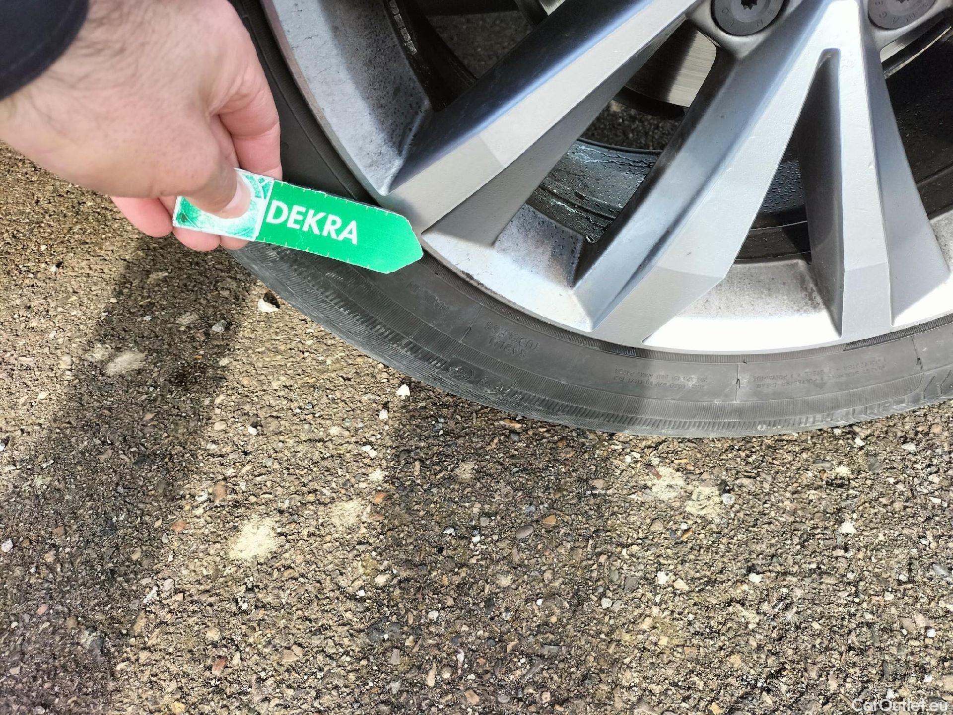  Volkswagen  T-ROC VOLKSWAGEN  / 2017 / 5P / todoterreno Advance R-Line 1.0 TSI 81kW (110CV) #22