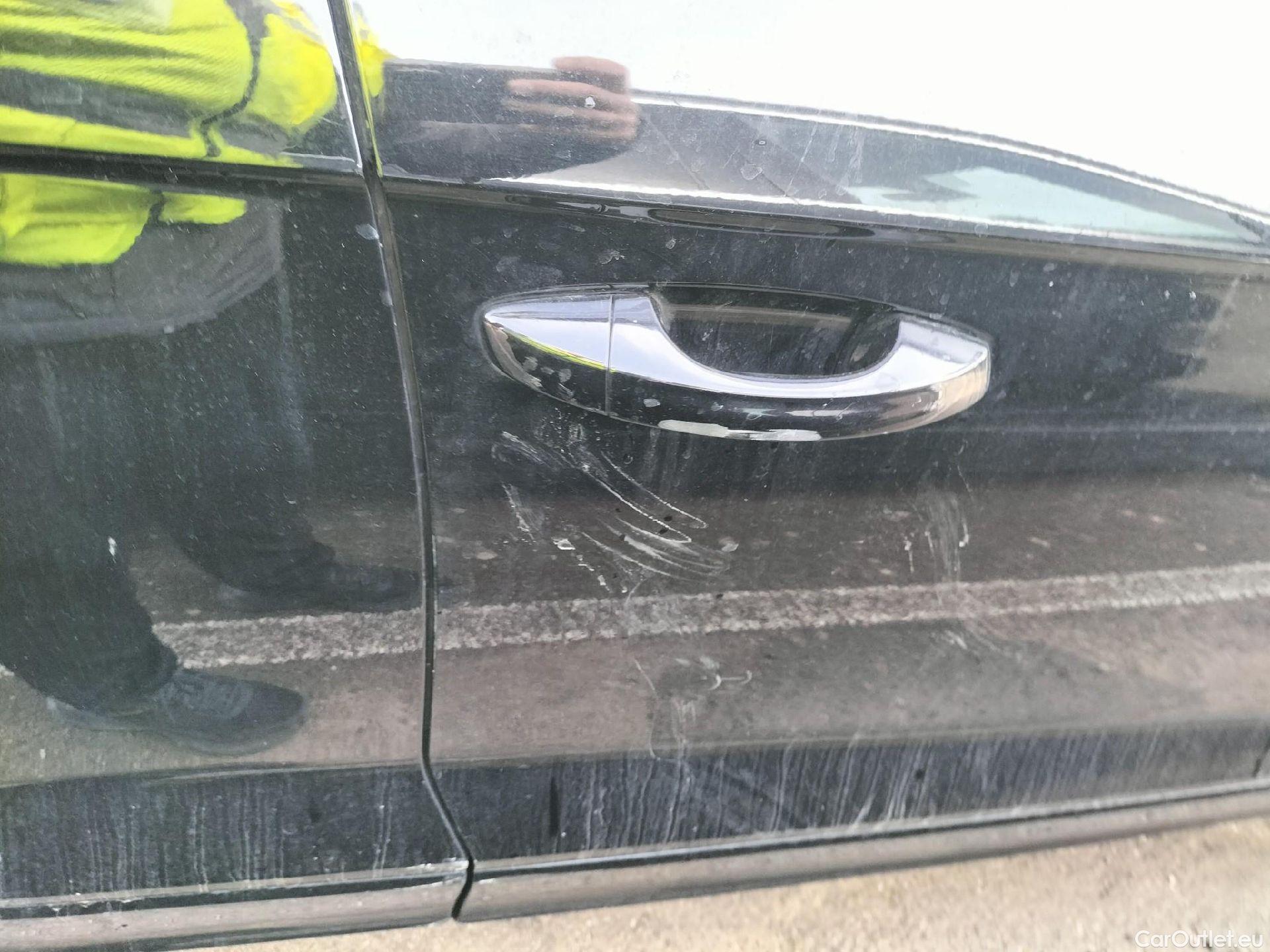  Volkswagen  T-ROC VOLKSWAGEN  / 2017 / 5P / todoterreno Advance R-Line 1.0 TSI 81kW (110CV) #48