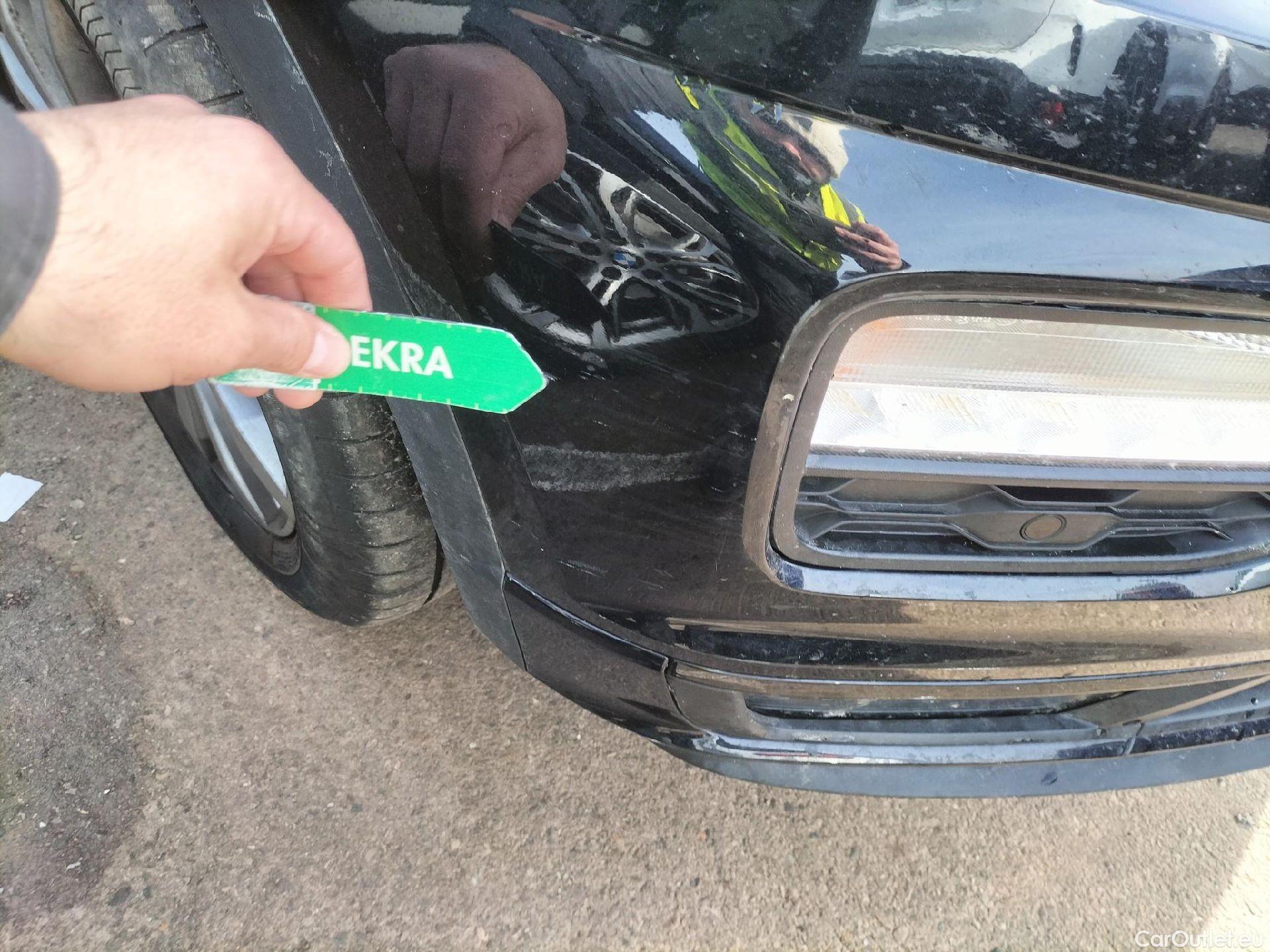  Volkswagen  T-ROC VOLKSWAGEN  / 2017 / 5P / todoterreno Advance R-Line 1.0 TSI 81kW (110CV) #3