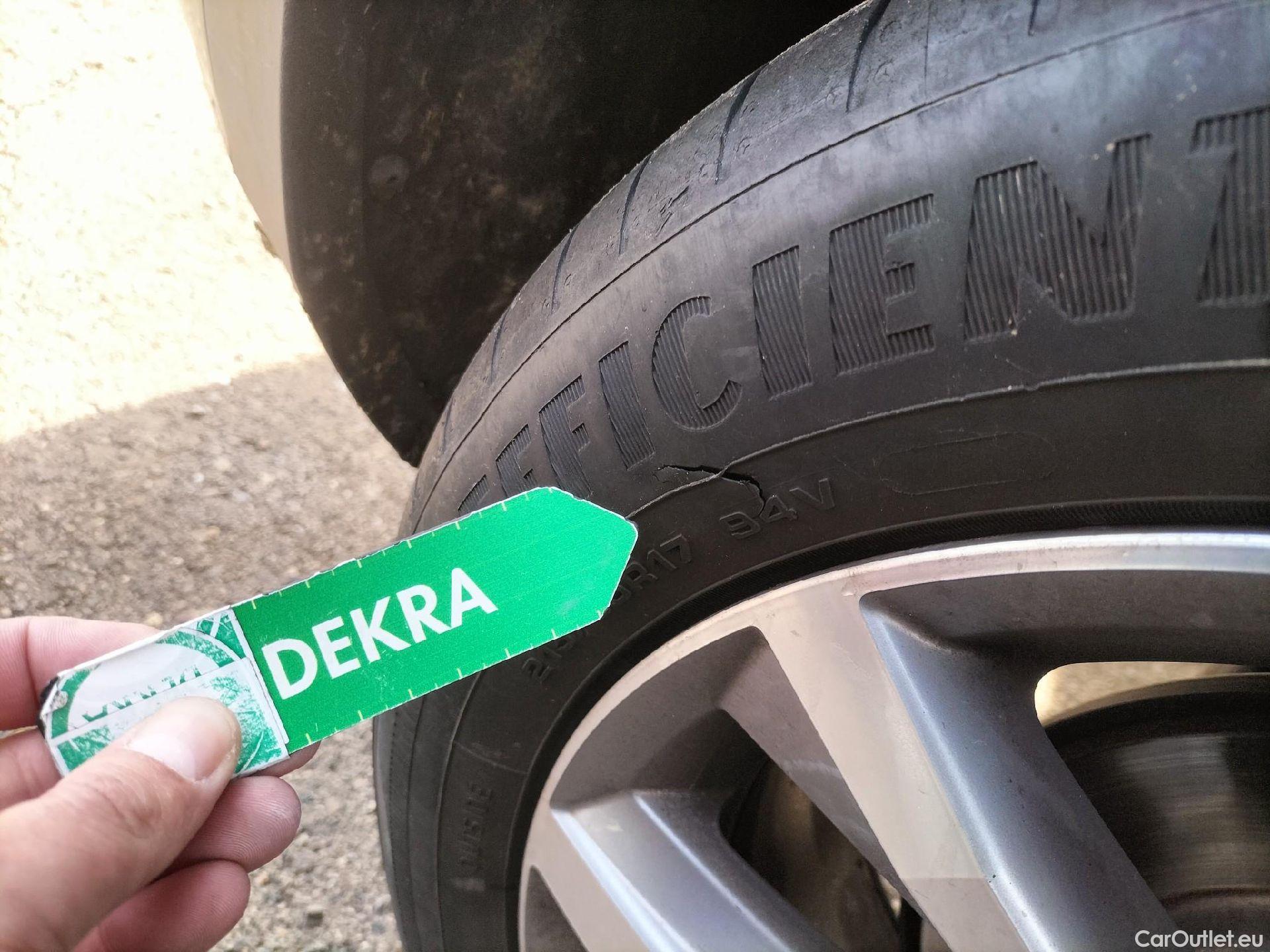  Volkswagen  T-ROC VOLKSWAGEN  / 2017 / 5P / todoterreno Advance R-Line 1.0 TSI 81kW (110CV) #2