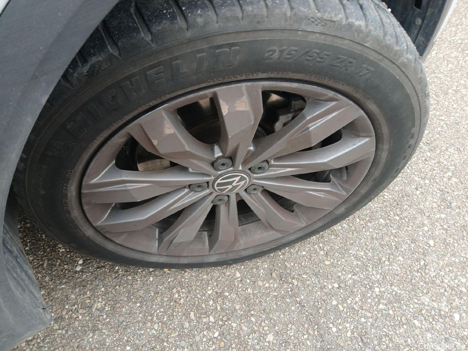  Volkswagen  T-ROC VOLKSWAGEN  / 2017 / 5P / todoterreno Sport 2.0 TDI 110kW (150CV) DSG #41