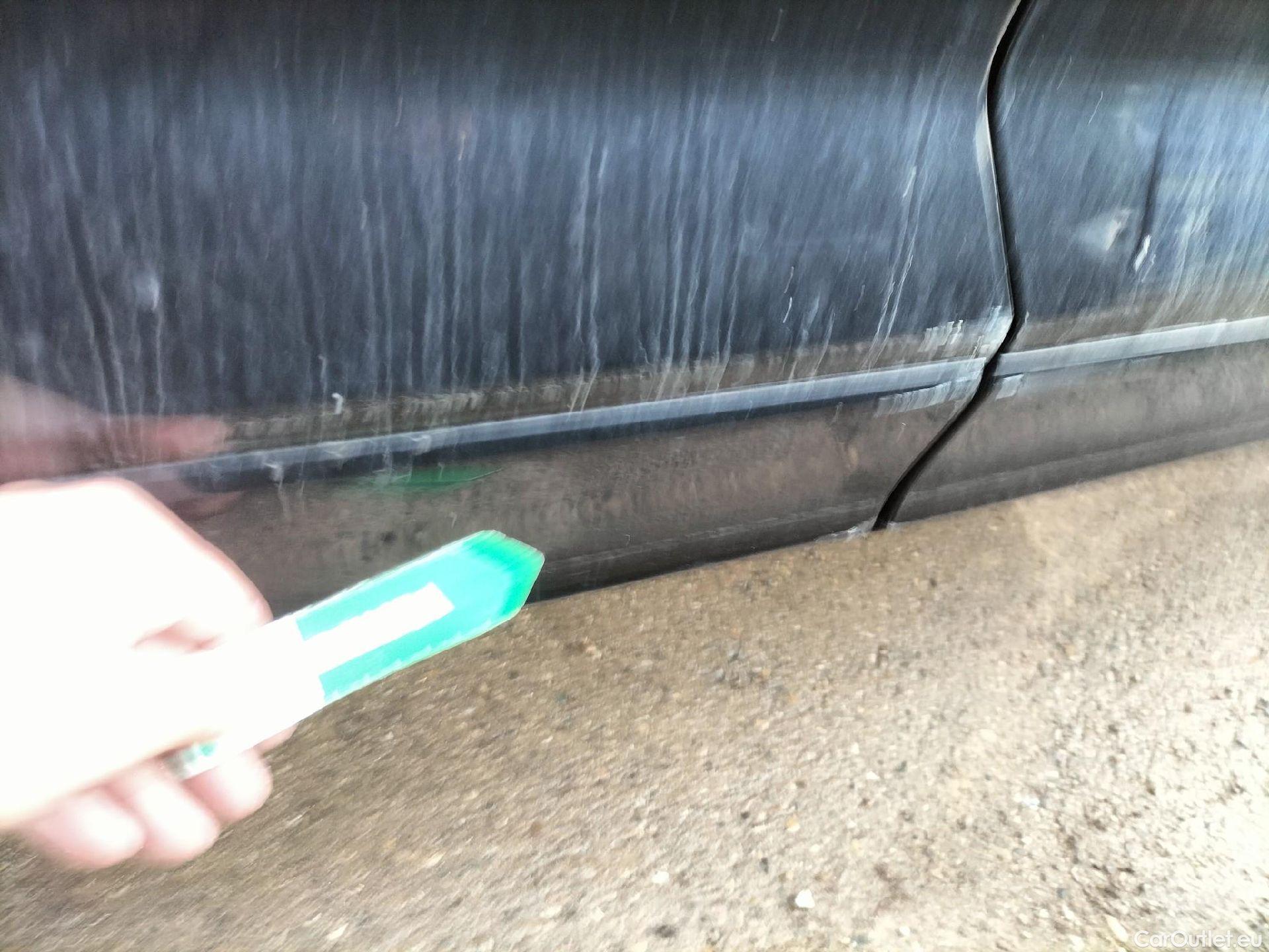  Volkswagen  T-ROC VOLKSWAGEN  / 2017 / 5P / todoterreno Advance R-Line 1.0 TSI 81kW (110CV) #37