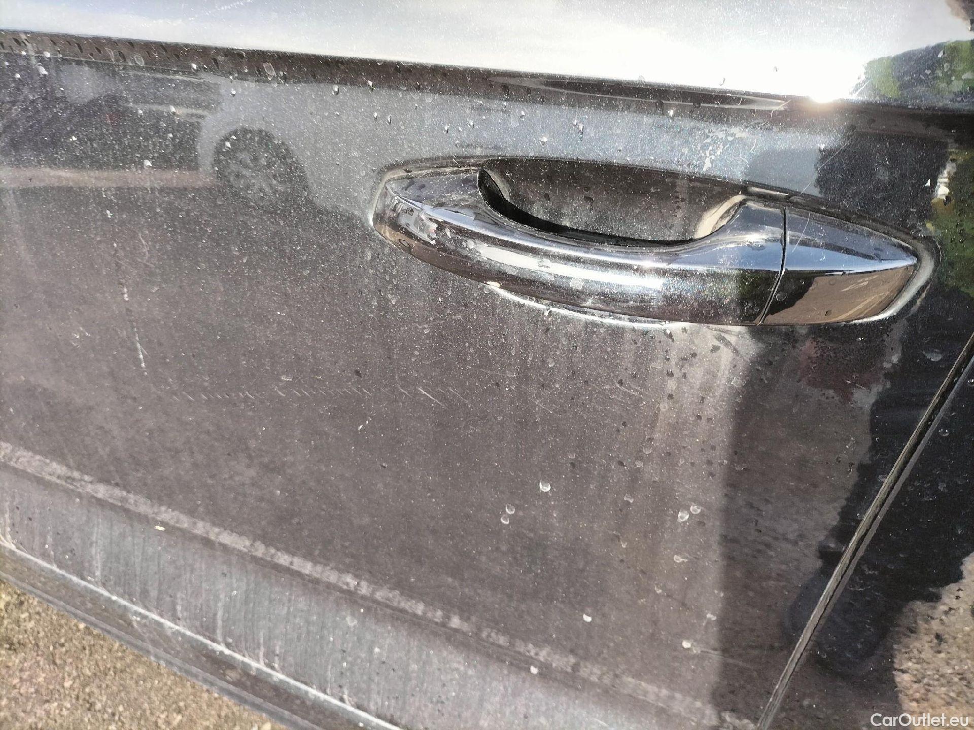  Volkswagen  T-ROC VOLKSWAGEN  / 2017 / 5P / todoterreno Advance R-Line 1.0 TSI 81kW (110CV) #17