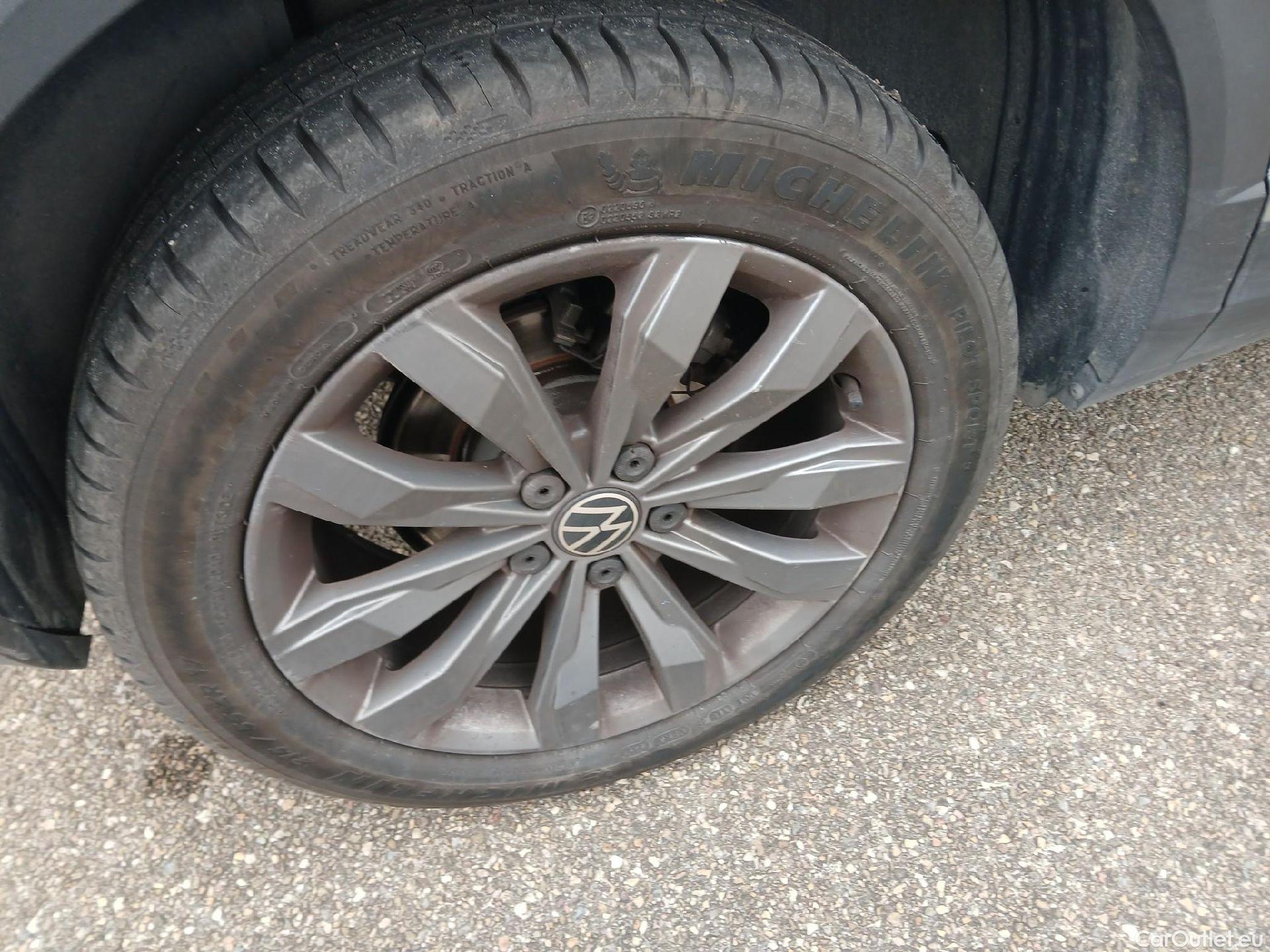  Volkswagen  T-ROC VOLKSWAGEN  / 2017 / 5P / todoterreno Sport 2.0 TDI 110kW (150CV) DSG #30