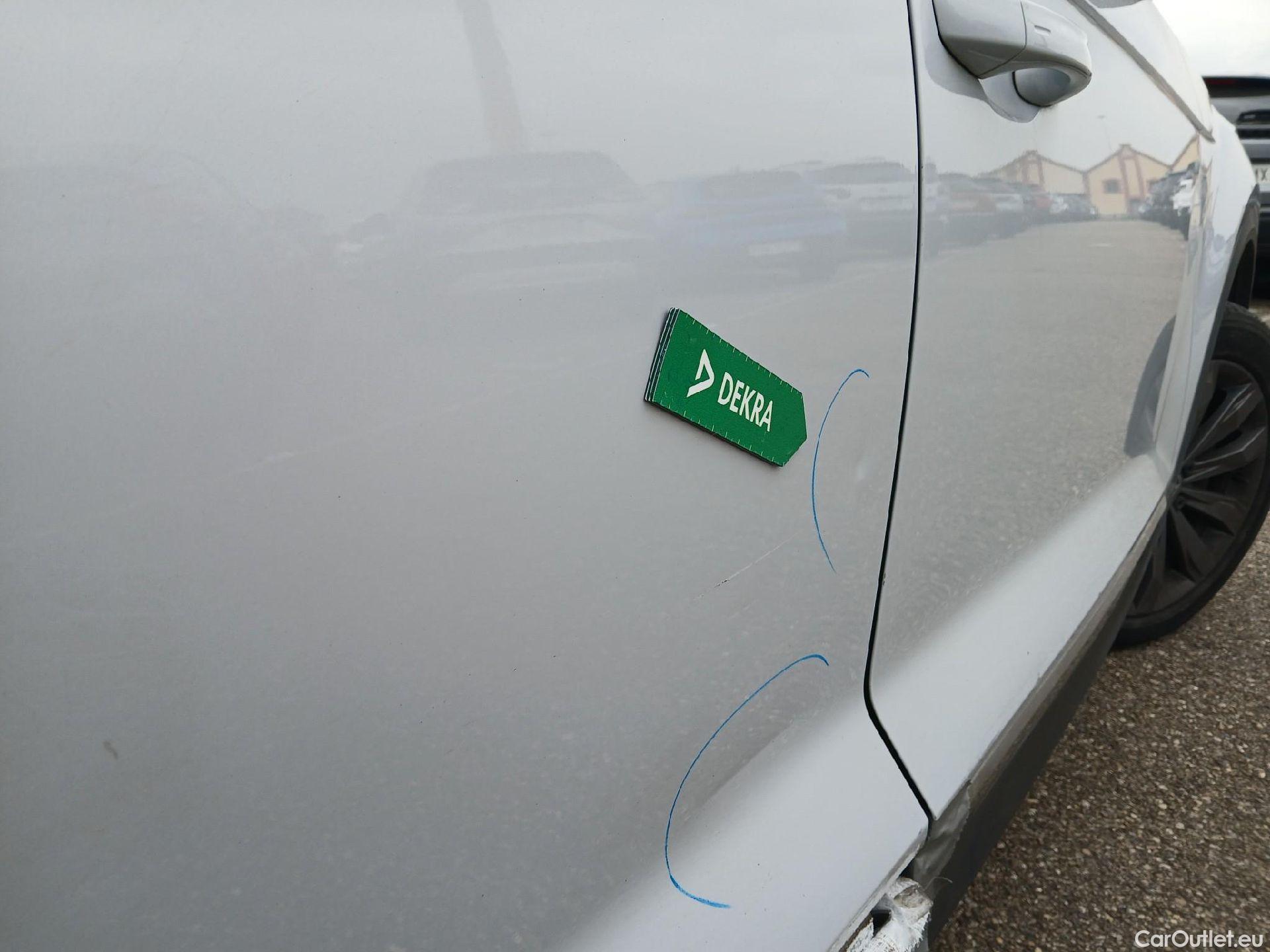  Volkswagen  T-ROC VOLKSWAGEN  / 2017 / 5P / todoterreno Sport 2.0 TDI 110kW (150CV) DSG #37