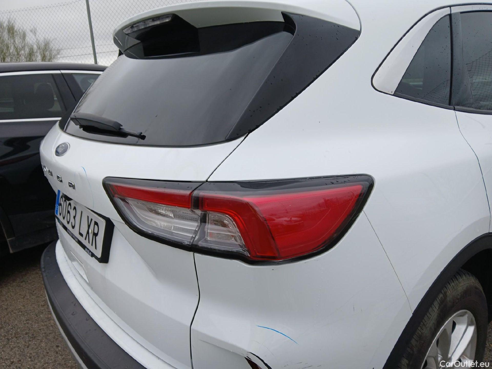  Ford  Kuga FORD  / 2019 / 5P / todoterreno Titanium 1.5T EcoBoost 88kW (120CV) #31