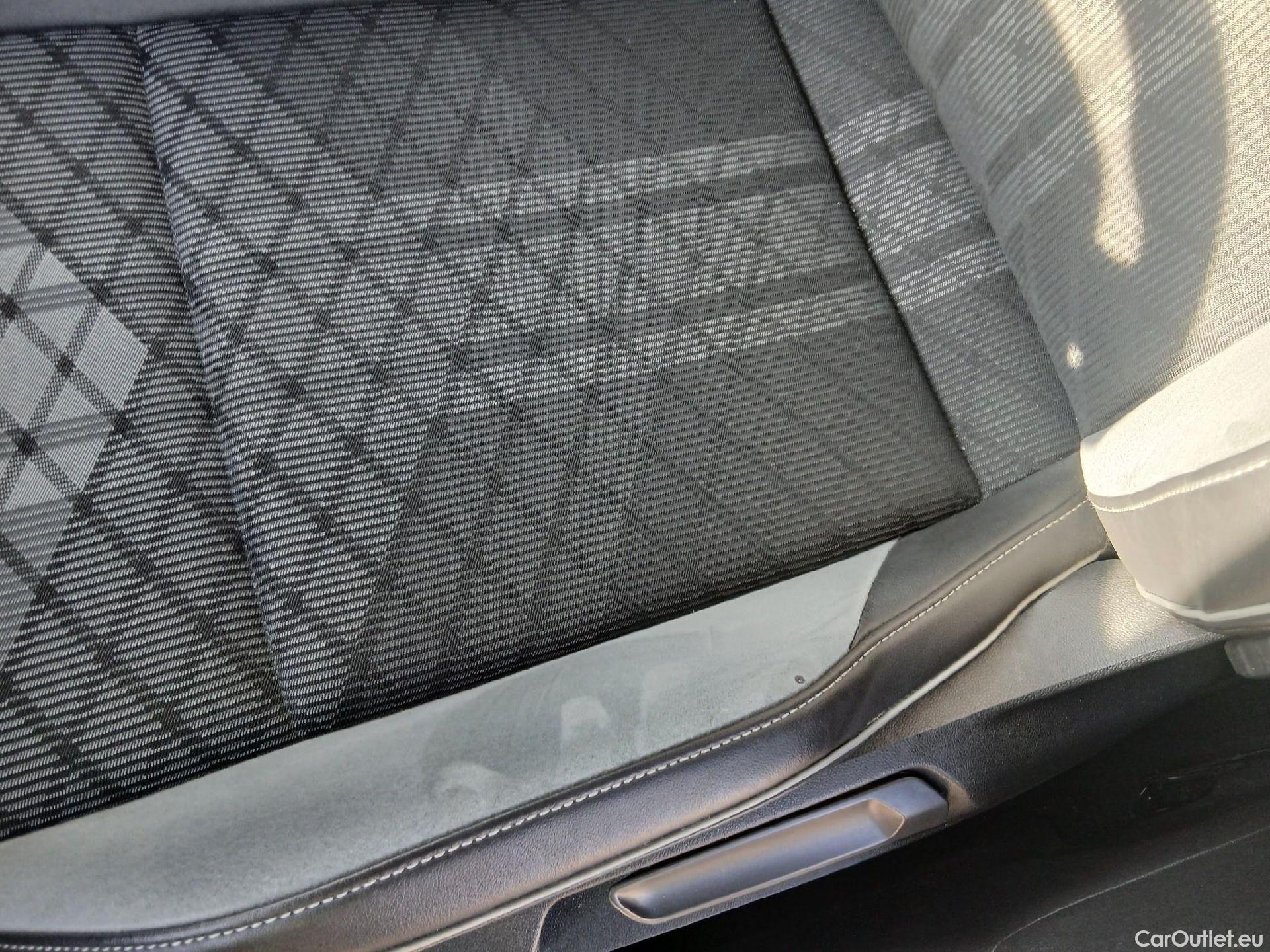  Volkswagen  Golf  VOLKSWAGEN / 2020 / 5P / berlina con portón R-Line 1.5 TSI 110kW (150CV) #7