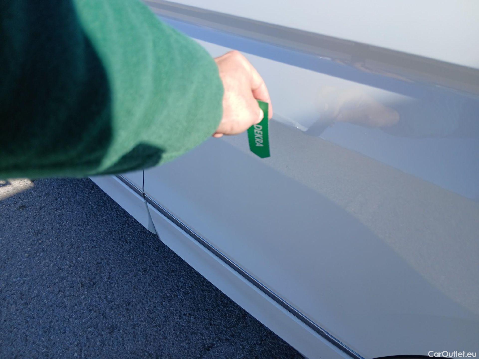  Volkswagen  Tiguan VOLKSWAGEN  / 2020 / 5P / todoterreno R-Line 2.0 TDI 110kW (150CV) DSG #8