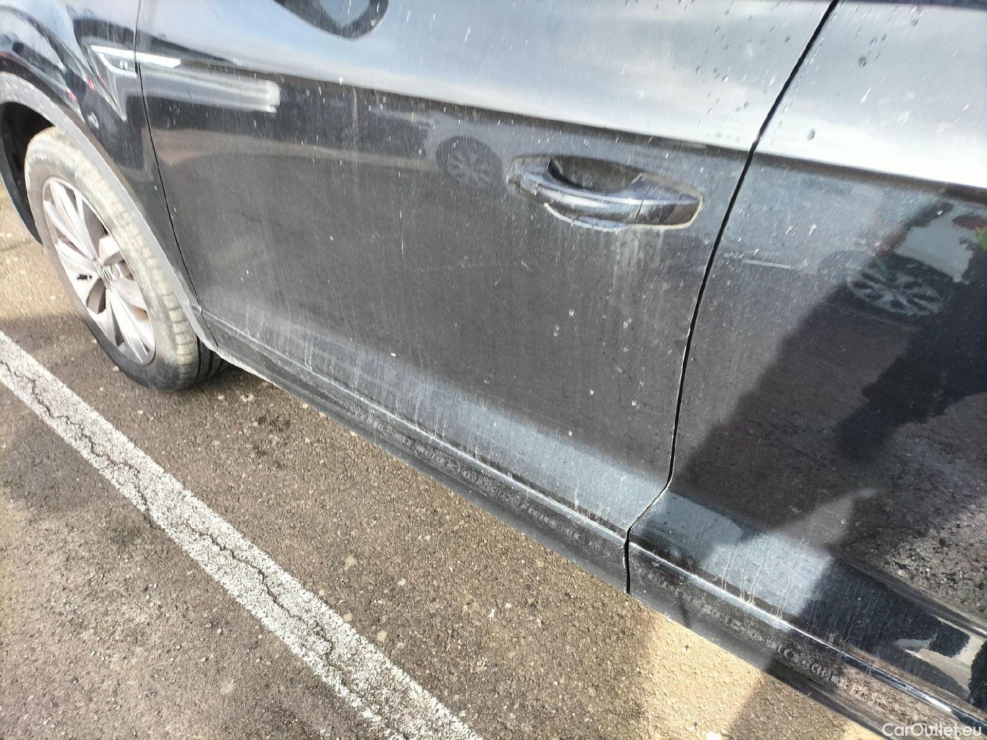  Volkswagen  T-ROC VOLKSWAGEN  / 2017 / 5P / todoterreno Advance R-Line 1.0 TSI 81kW (110CV) #16