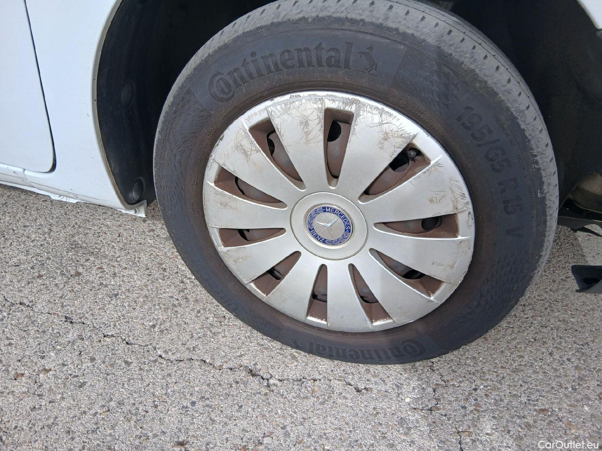  Mercedes  Citan MERCEDES-BENZ  / 2012 / 4P / furgón derivado de turismo 109 CDI Furgón Largo #33