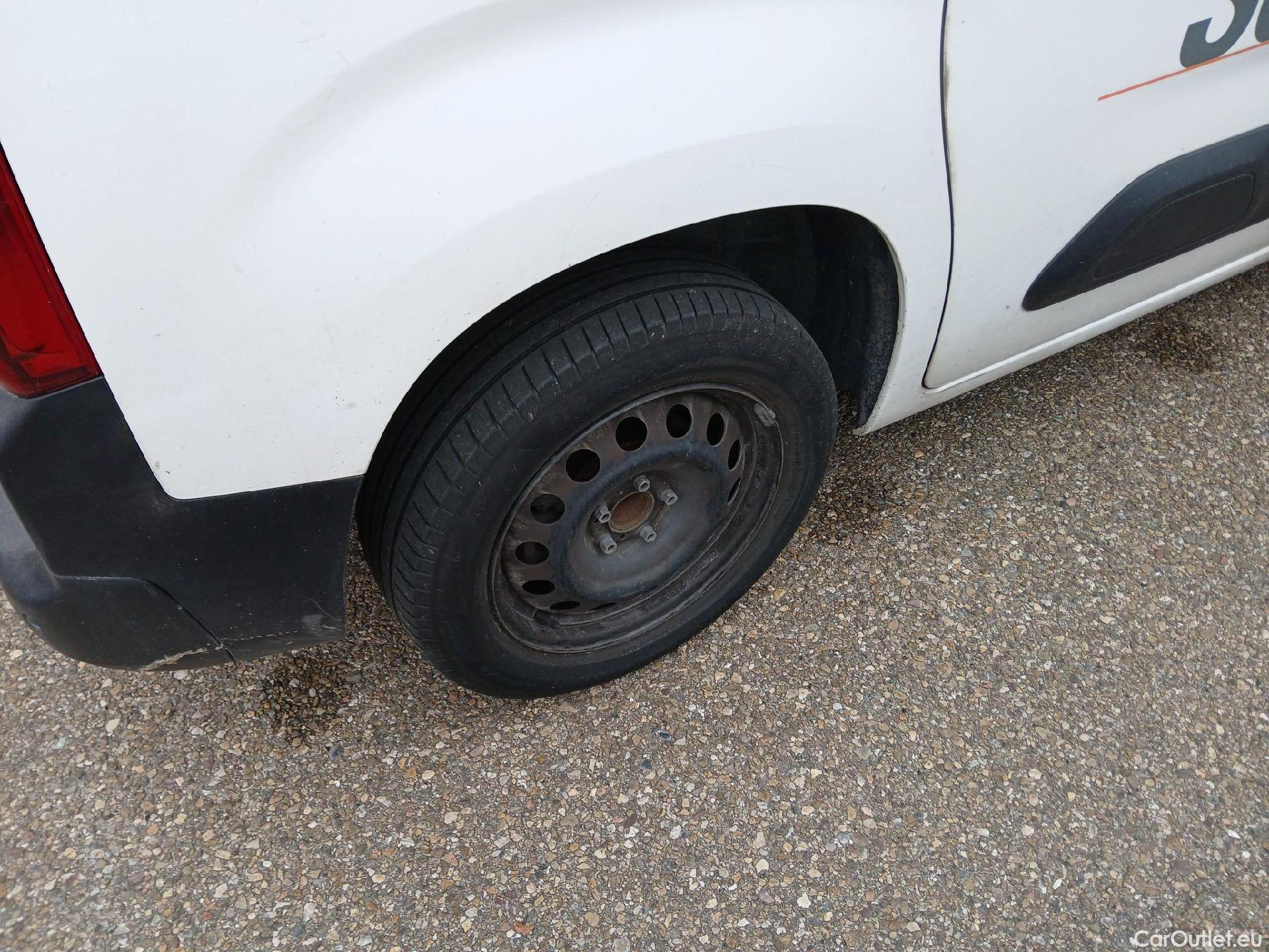  Citroen  Berlingo CITROEN  / 2018 / 5P / monovolumen compacto Talla M BlueHDi 100 S&S FEEL #36