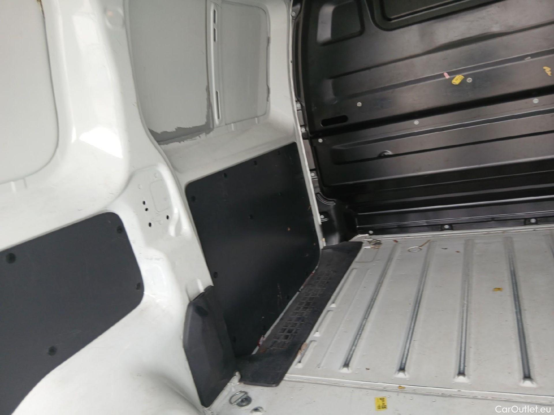  Opel  Vivaro OPEL  / 2019 / 4P / furgón 1.5 Diésel 74kW(100CV)M Std Exp #9