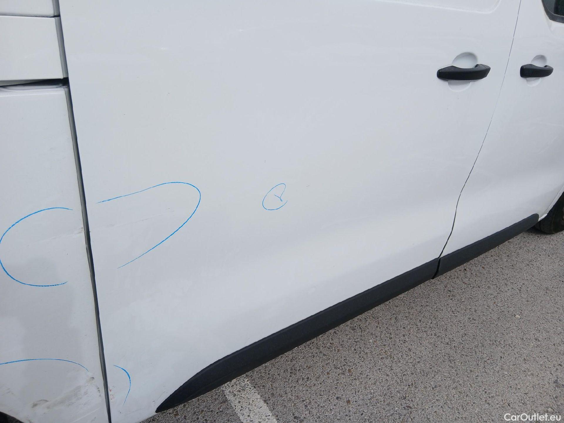  Opel  Vivaro OPEL  / 2019 / 4P / furgón 1.5 Diésel 74kW(100CV)M Std Exp #28