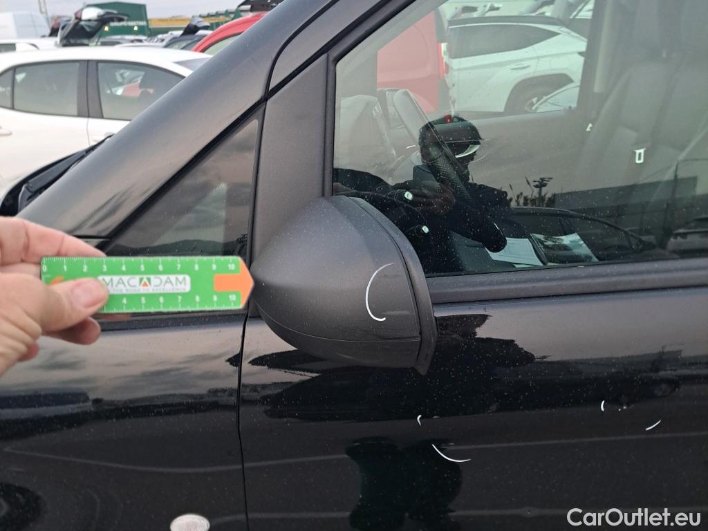  Mercedes  Vito MERCEDES-BENZ  / 2014 / 4P / combi 119CDI AT 140kW Tourer Select Extralarga #40