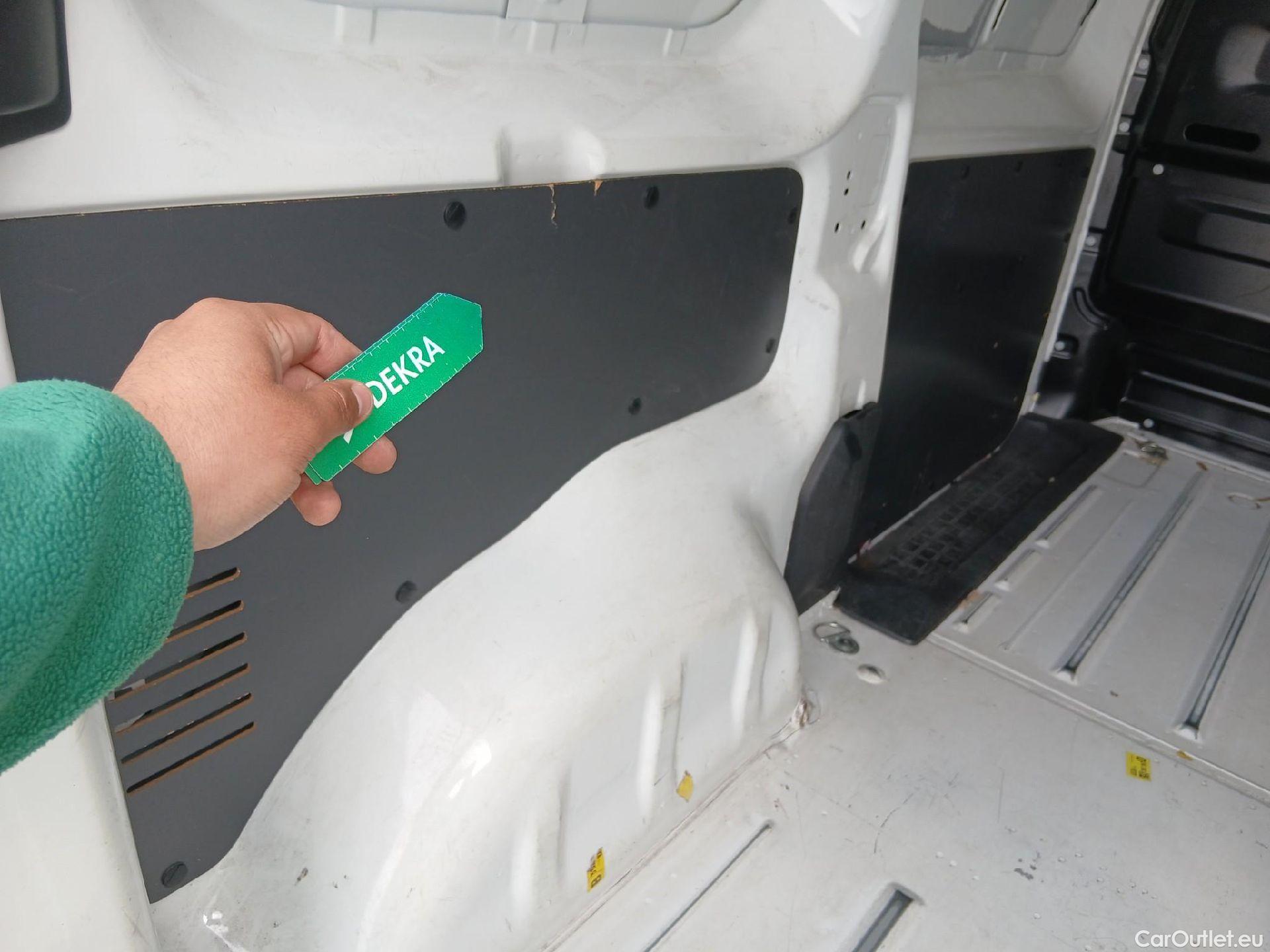  Opel  Vivaro OPEL  / 2019 / 4P / furgón 1.5 Diésel 74kW(100CV)M Std Exp #10