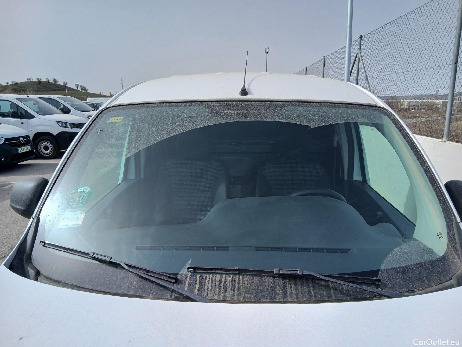  Mercedes  Citan MERCEDES-BENZ  / 2012 / 4P / furgón derivado de turismo 109 CDI Furgón Largo #2