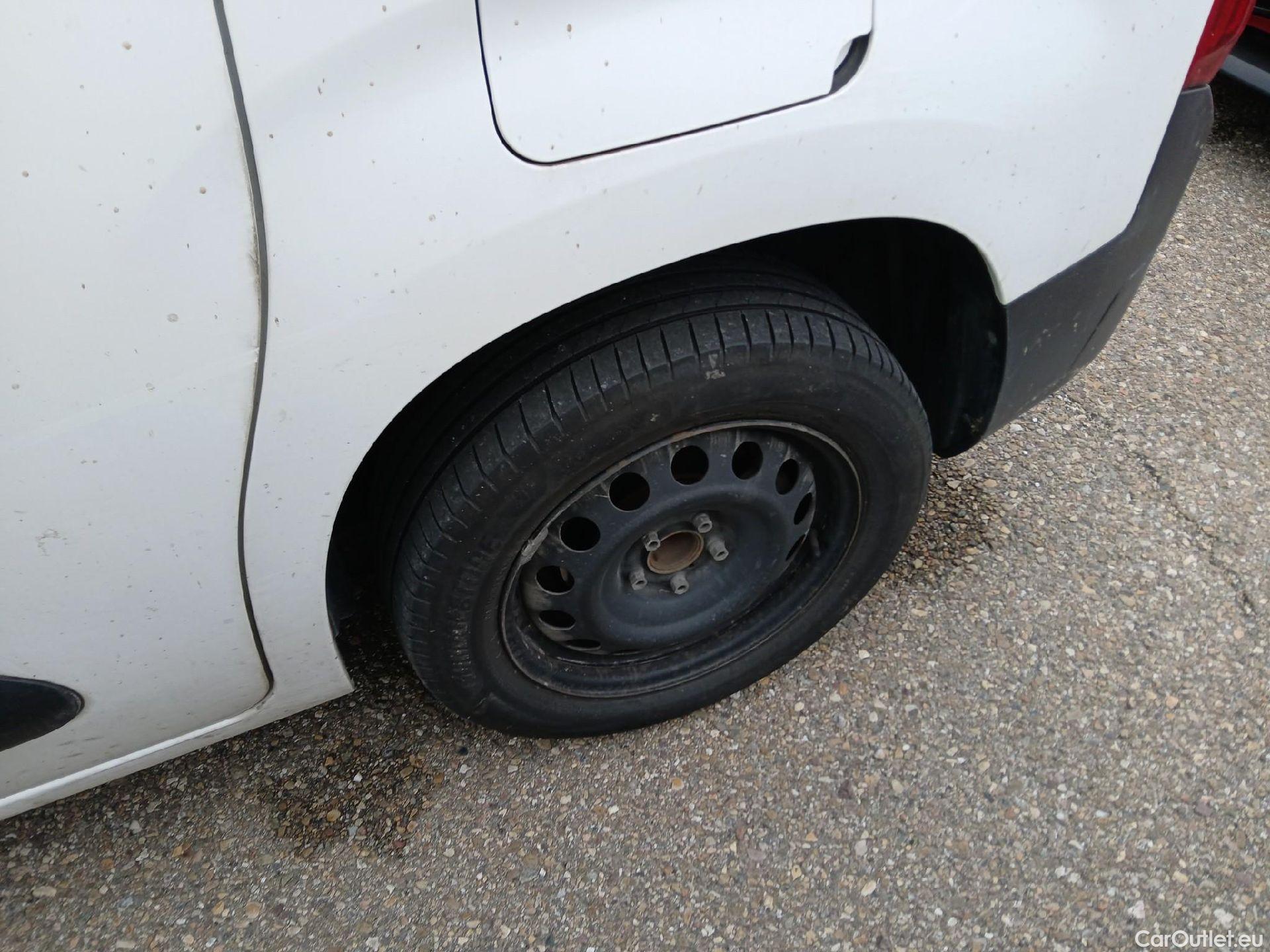  Citroen  Berlingo CITROEN  / 2018 / 5P / monovolumen compacto Talla M BlueHDi 100 S&S FEEL #24