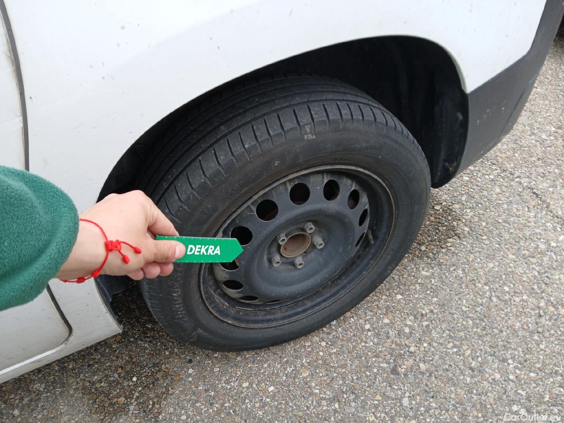  Citroen  Berlingo CITROEN  / 2018 / 5P / monovolumen compacto Talla M BlueHDi 100 S&S FEEL #25