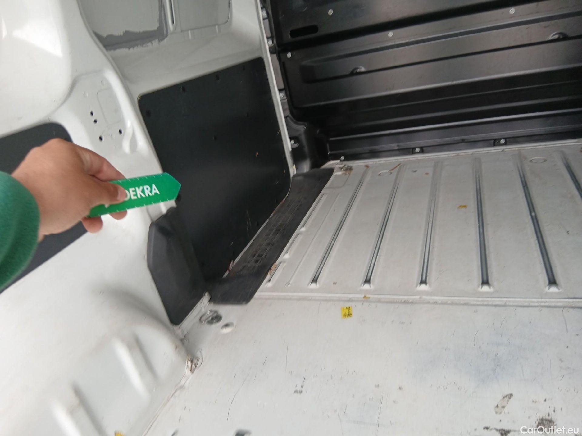  Opel  Vivaro OPEL  / 2019 / 4P / furgón 1.5 Diésel 74kW(100CV)M Std Exp #8