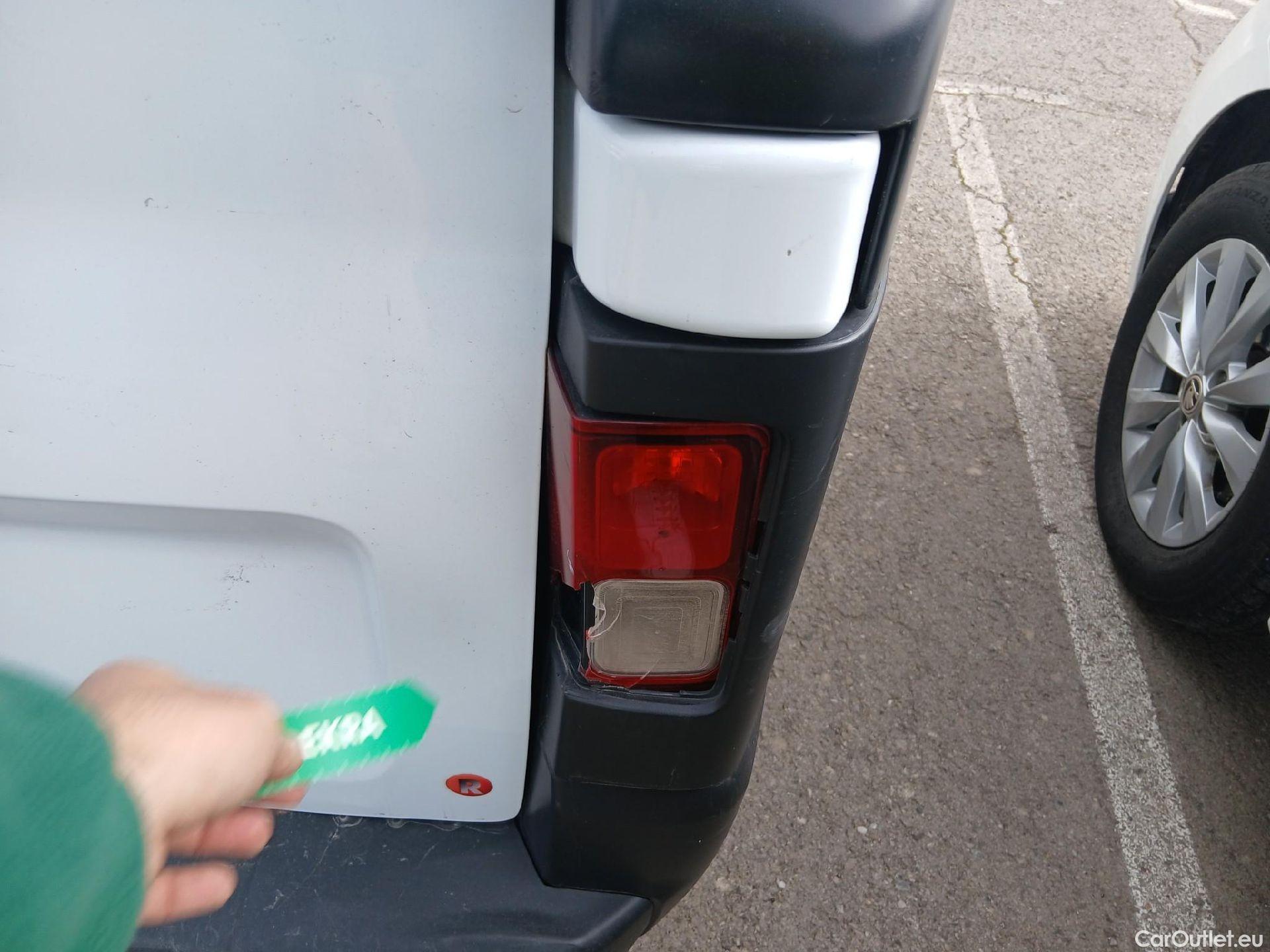  Nissan  NV300 NISSAN  / 2016 / 4P / furgón 2.0dCi 88kW (120CV) L1H1 1T Optima #17