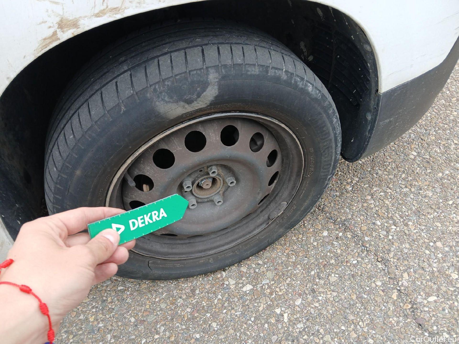  Citroen  Berlingo CITROEN  / 2018 / 5P / monovolumen compacto Talla M BlueHDi 100 S&S FEEL #44