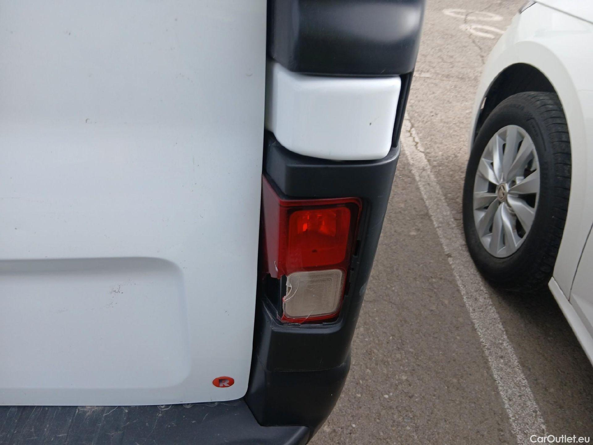  Nissan  NV300 NISSAN  / 2016 / 4P / furgón 2.0dCi 88kW (120CV) L1H1 1T Optima #18