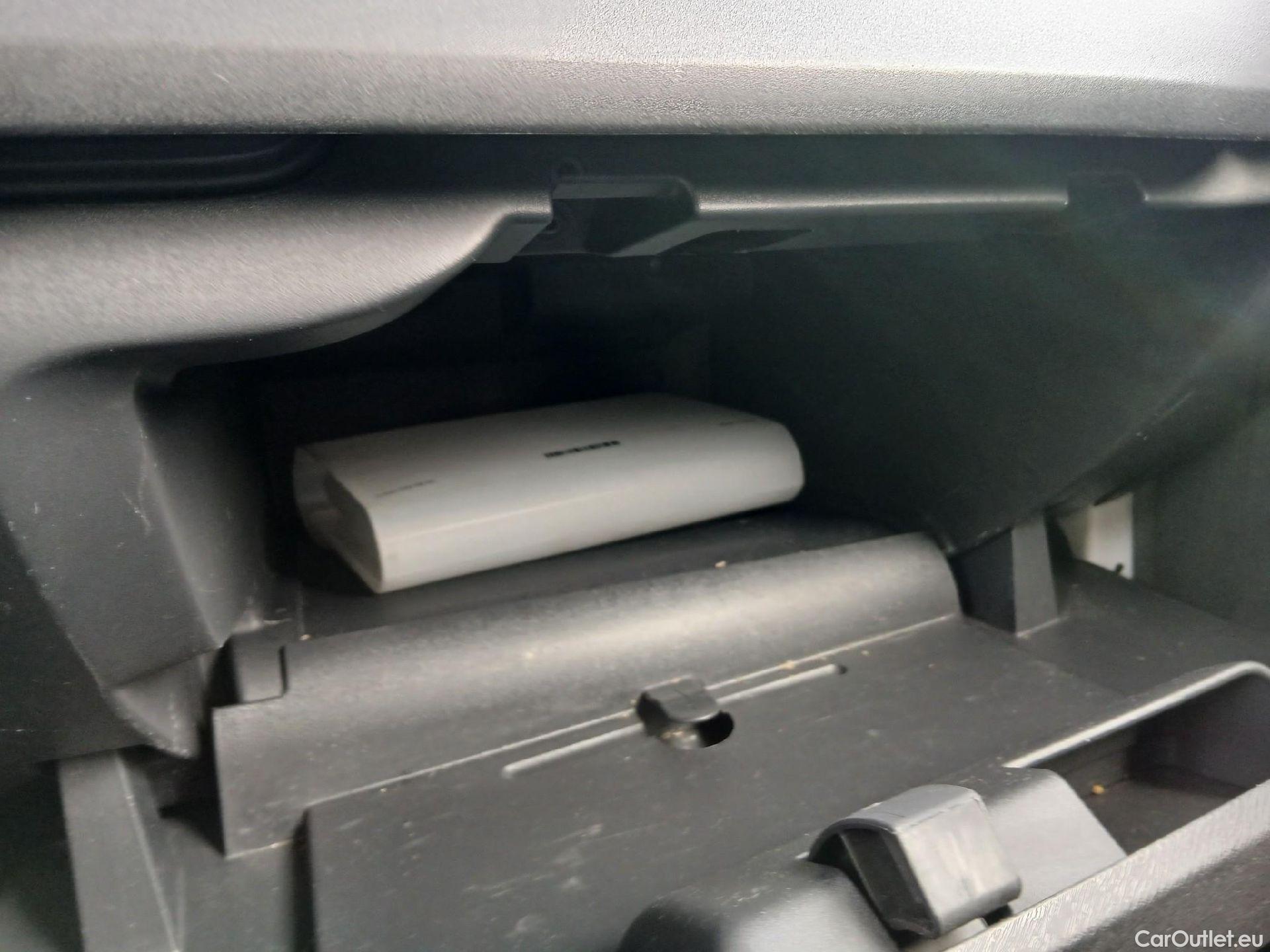  Mercedes  Citan MERCEDES-BENZ  / 2012 / 4P / furgón derivado de turismo 109 CDI Furgón Largo #34