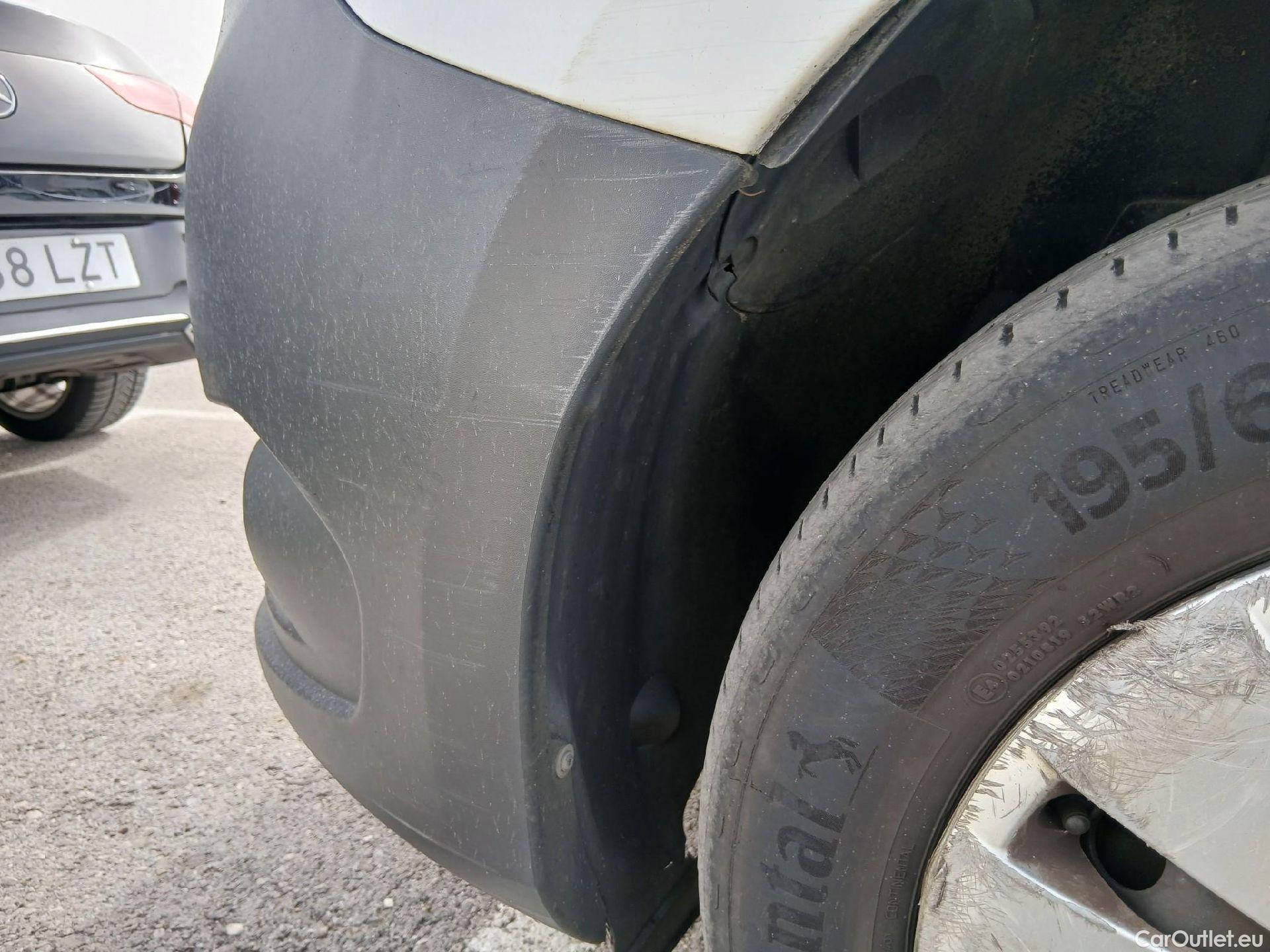  Mercedes  Citan MERCEDES-BENZ  / 2012 / 4P / furgón derivado de turismo 109 CDI Furgón Largo #25