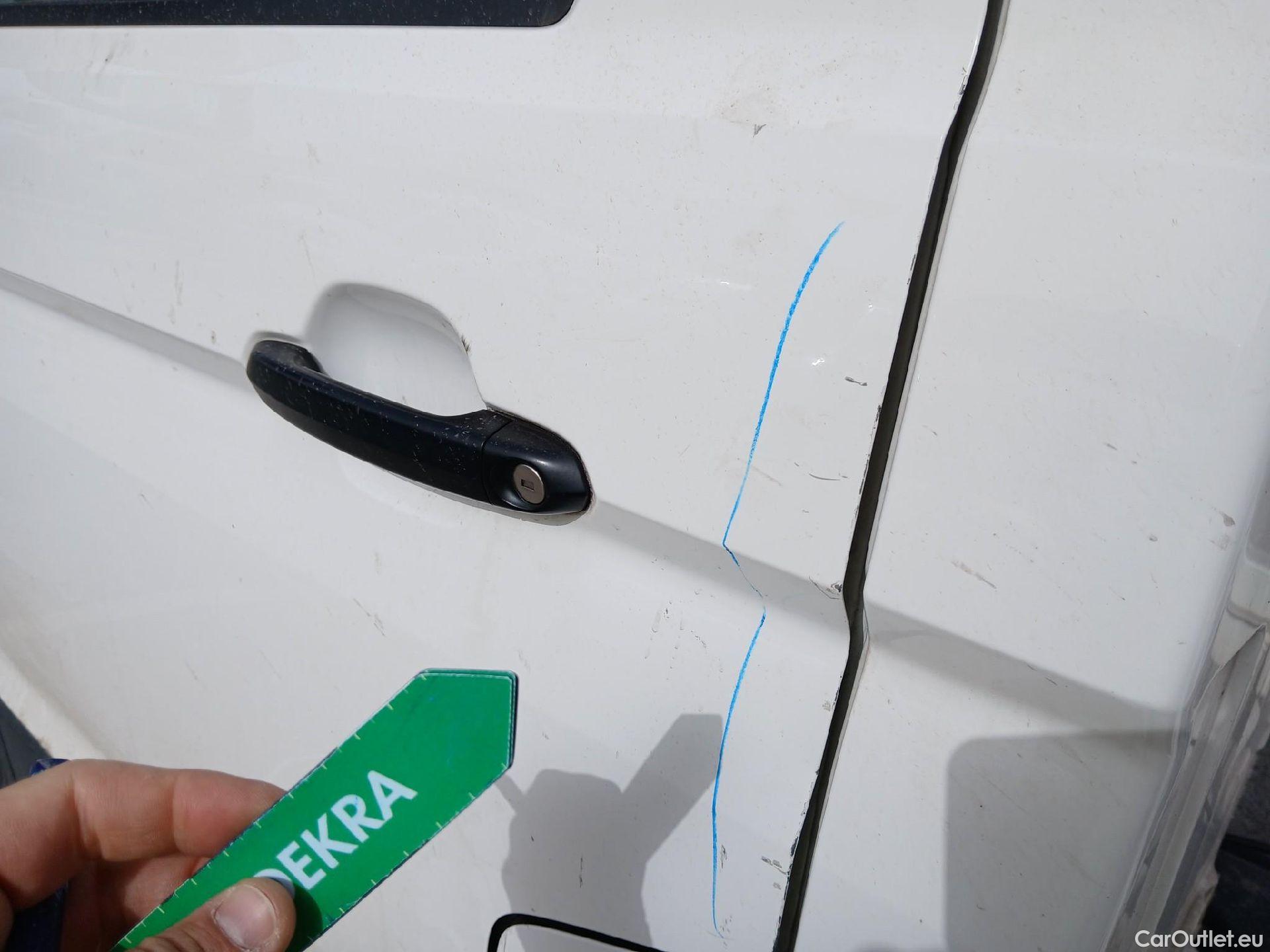  Volkswagen  Crafter VOLKSWAGEN  / 2017 / 2P / chasis cabina 35 Chasis CS RD L4 2.0 TDI 90kW RWD #13