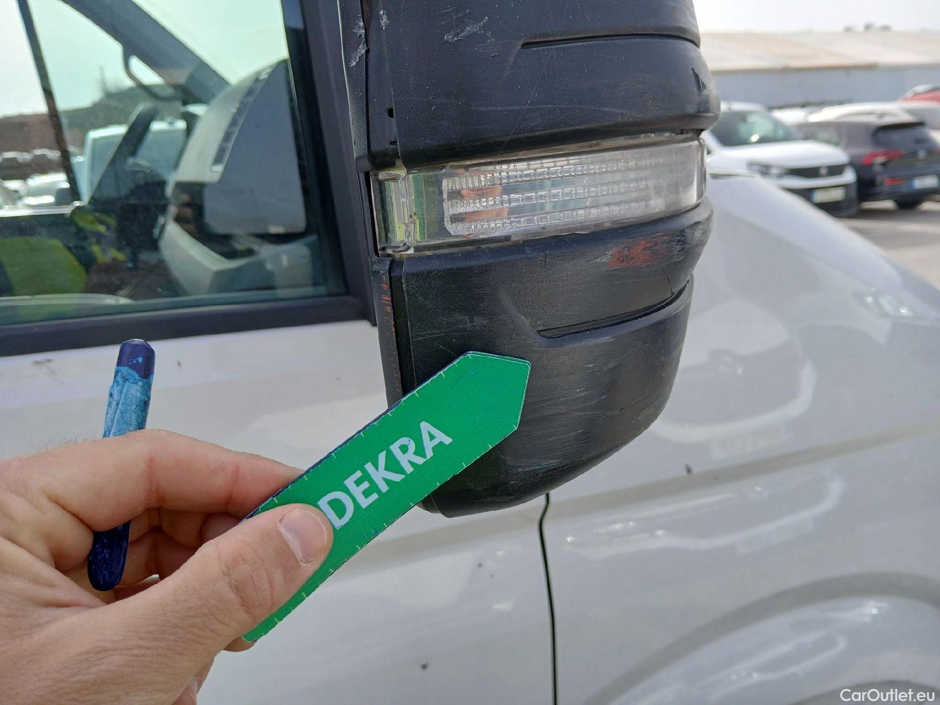  Volkswagen  Crafter VOLKSWAGEN  / 2017 / 2P / chasis cabina 35 Chasis CS RD L4 2.0 TDI 90kW RWD #24