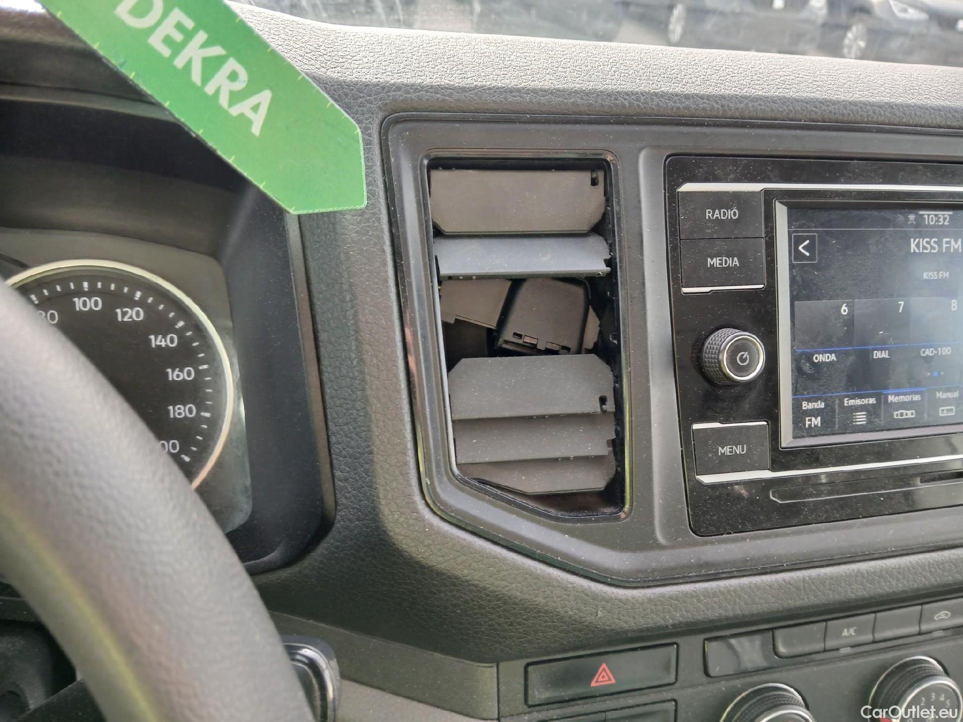  Volkswagen  Crafter VOLKSWAGEN  / 2017 / 2P / chasis cabina 35 Chasis CS RD L4 2.0 TDI 90kW RWD #2